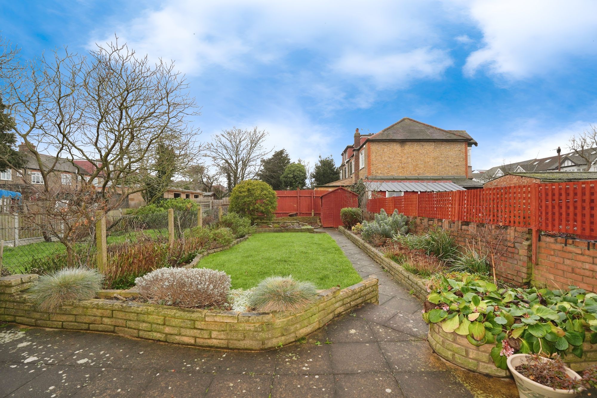 Beehive Lane, Ilford, IG1