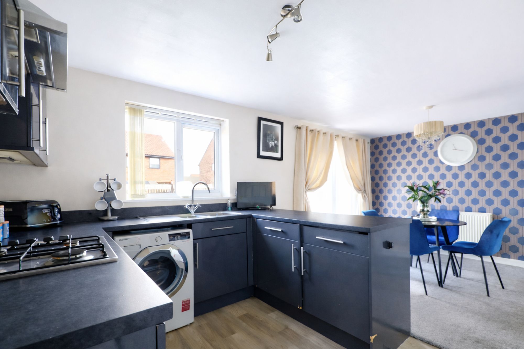 dc573078-aaf1-4049-83db-10e6ef2dcb2f