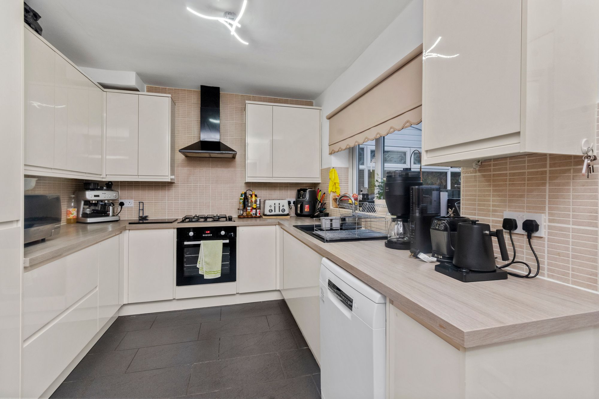 Bridge Road, St. Helens