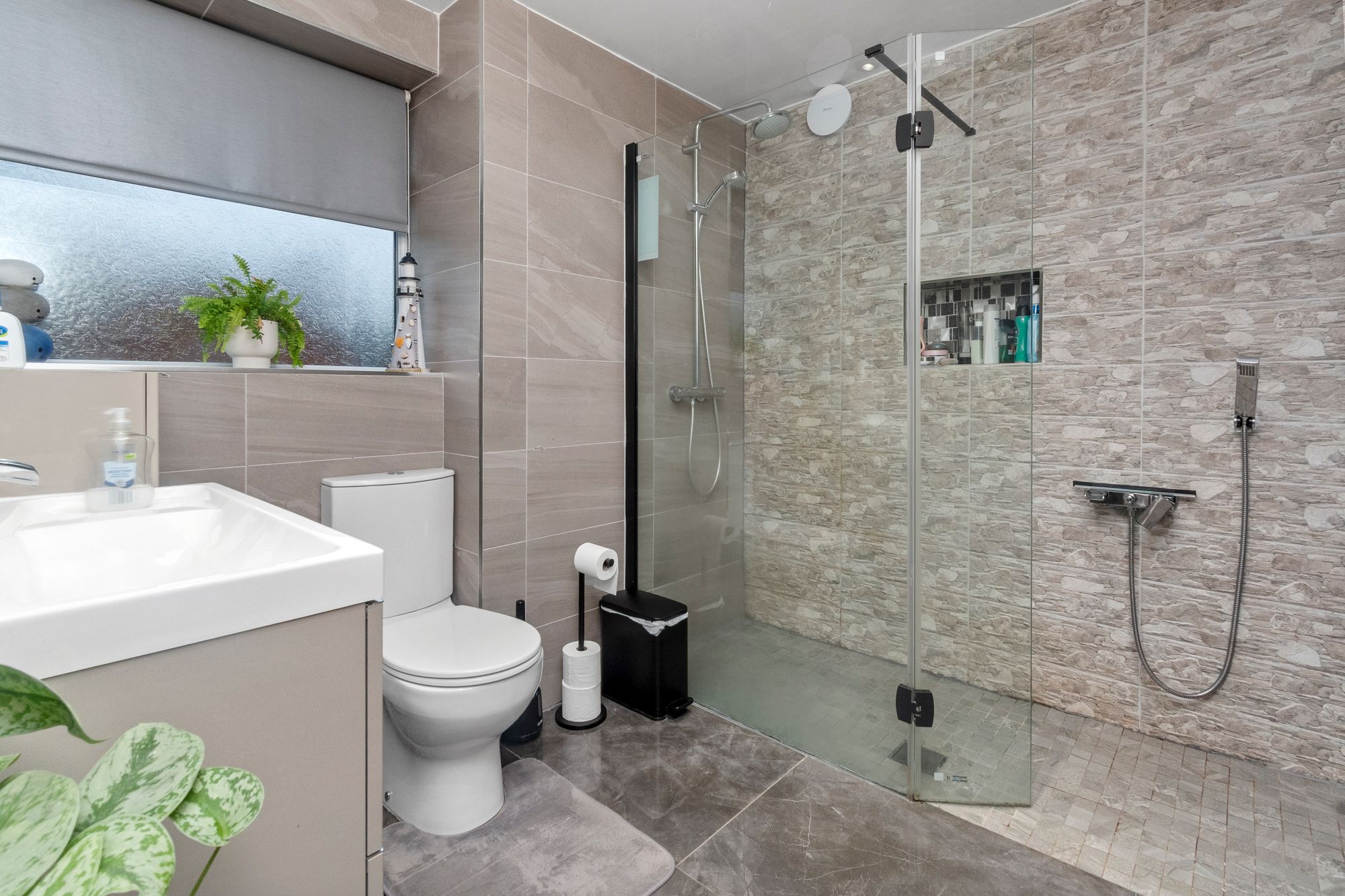 Bridge Road, St. Helens