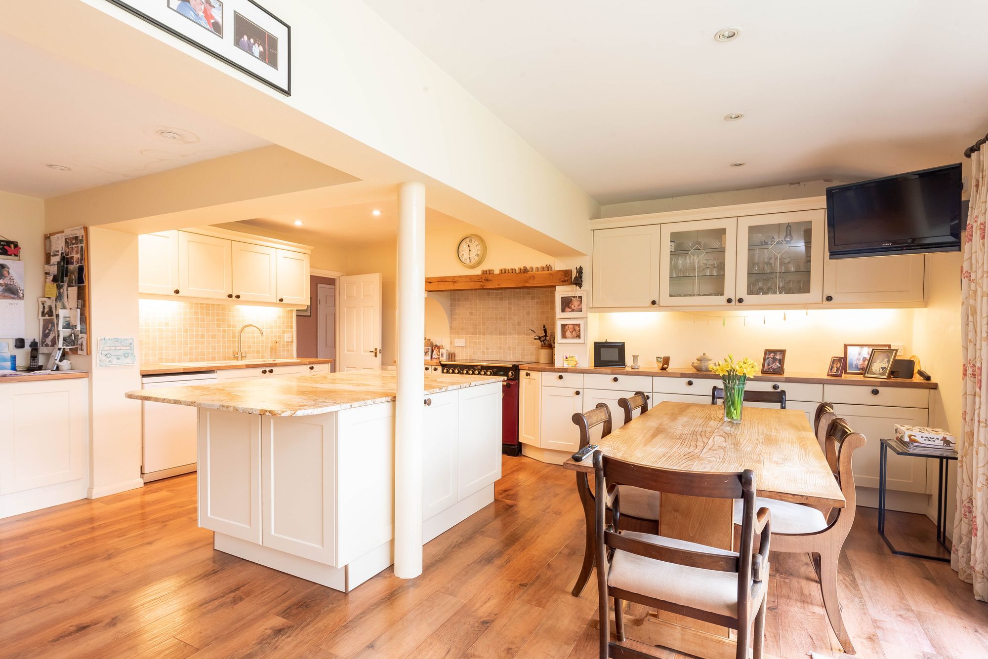 Dining/Kitchen Area