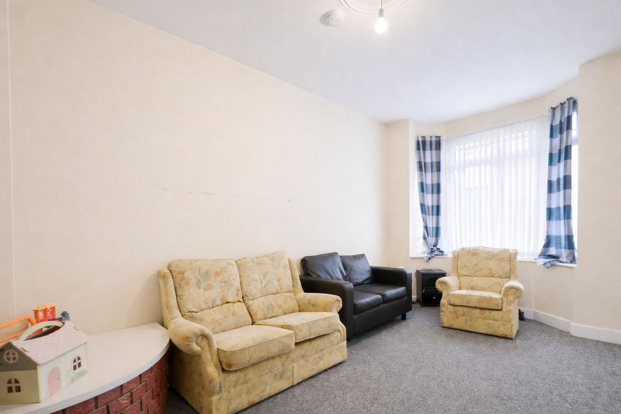 52fe9890-4123-495a-8b3e-0de49a2e7e74