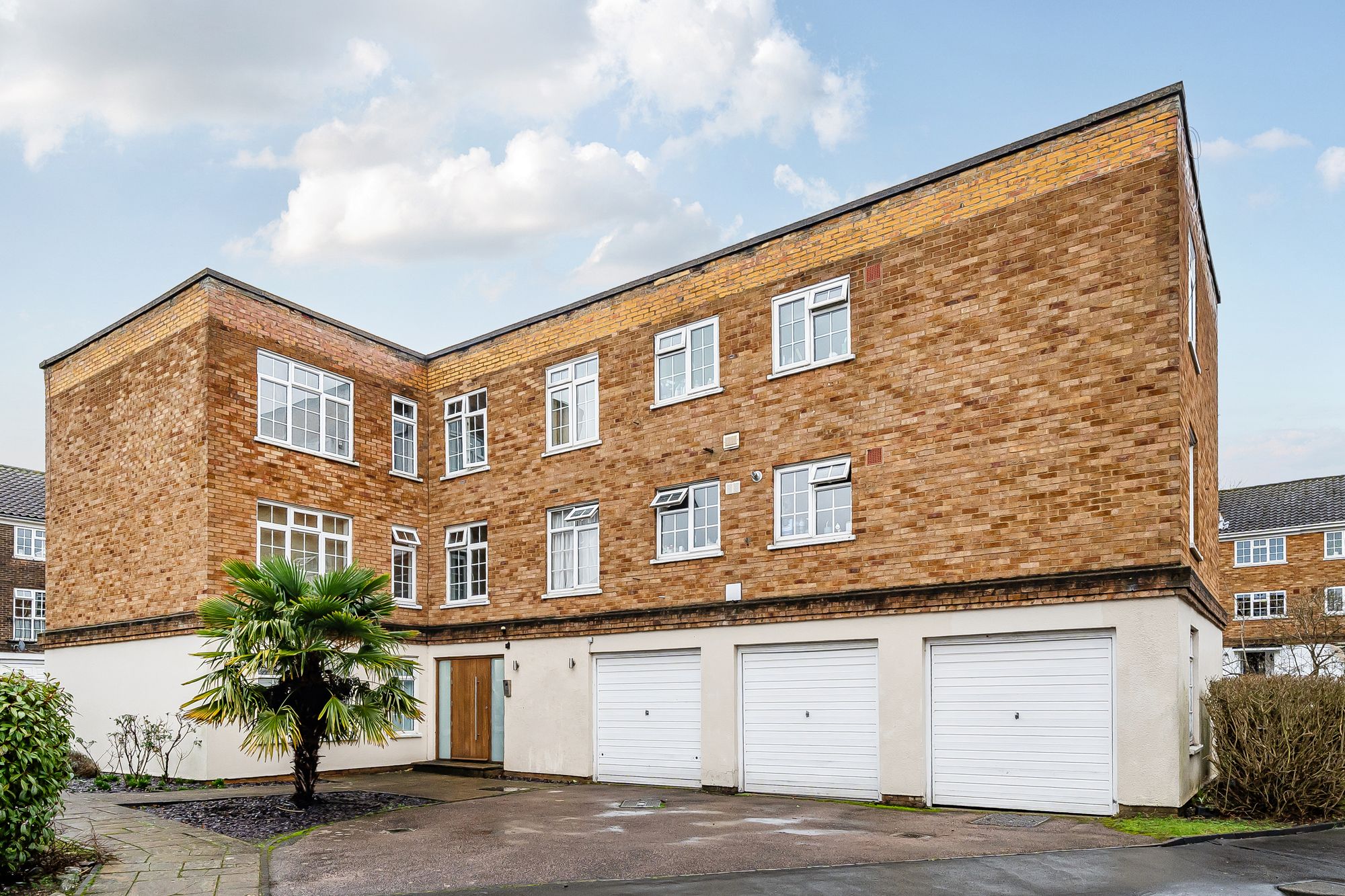 2 bedroom flat for sale