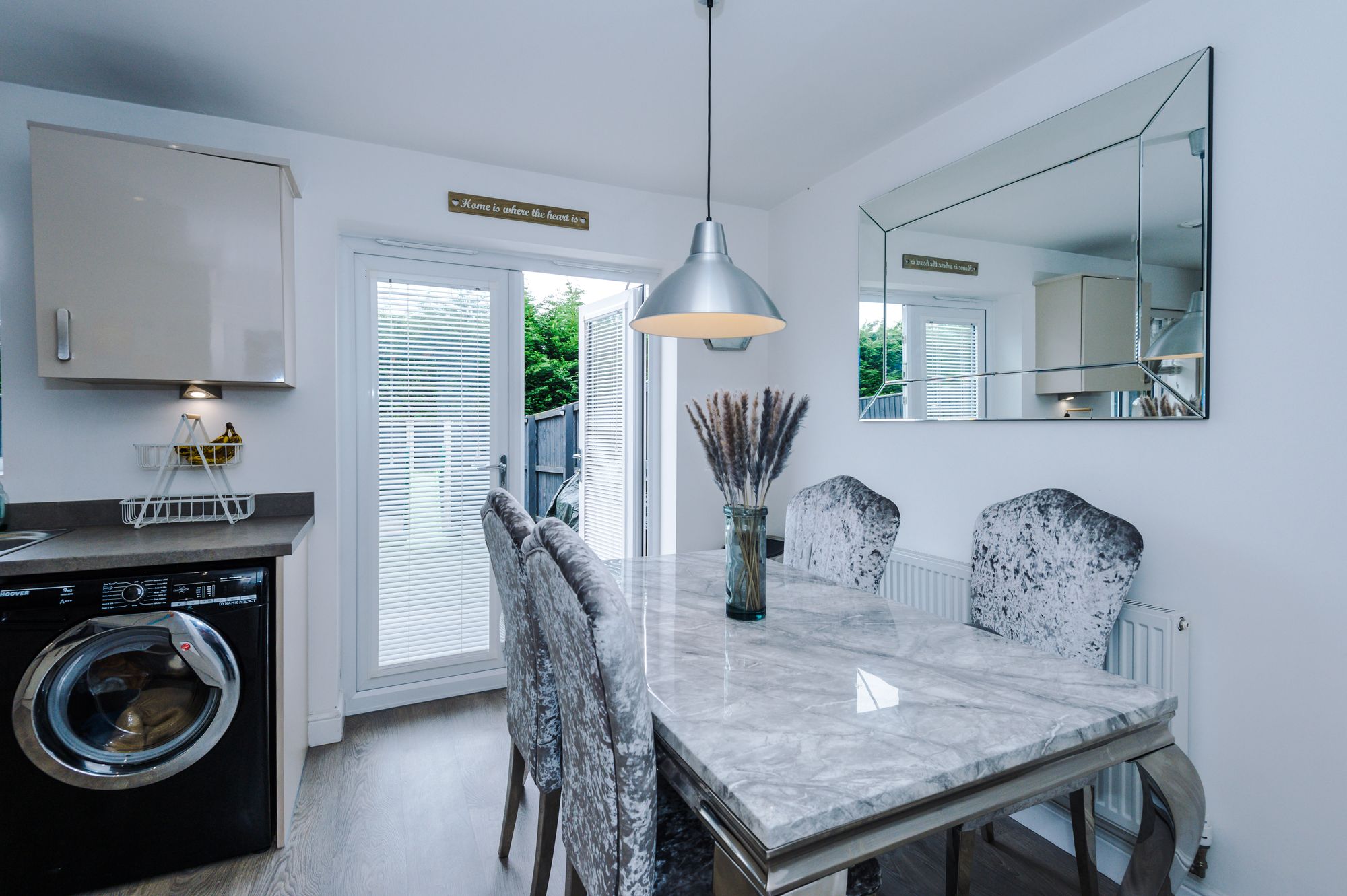 Commissioner Square, Paddington, WA1