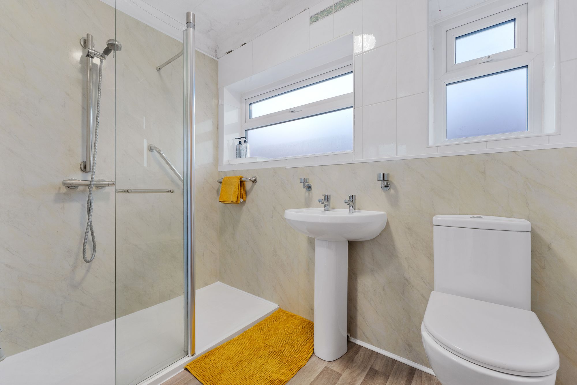 Tynwald Crescent, Widnes