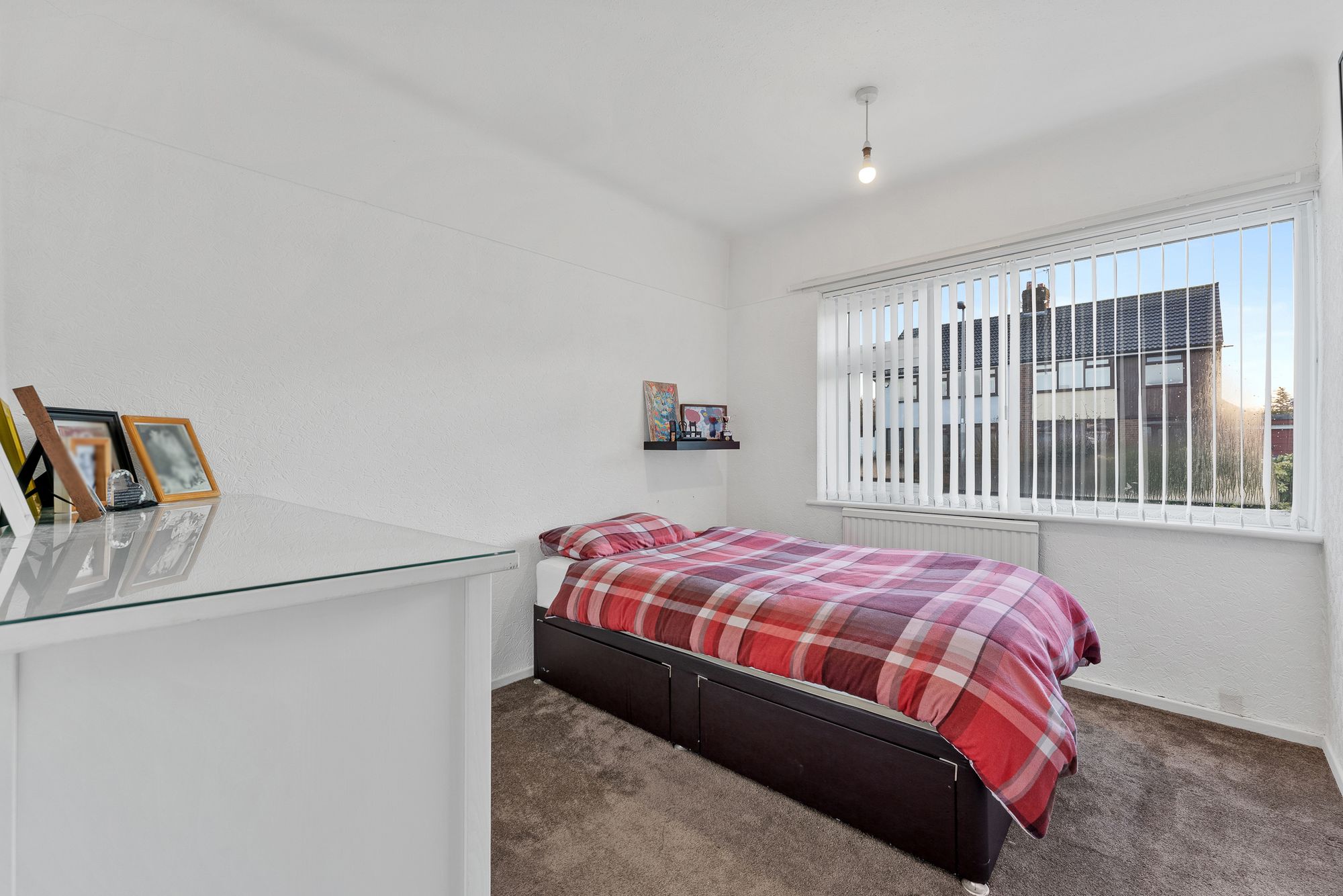 Tynwald Crescent, Widnes