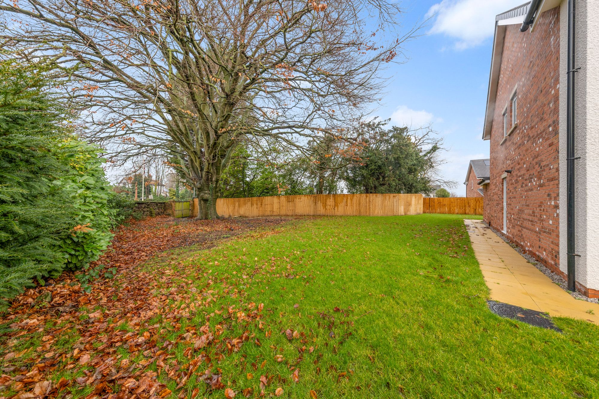 Church End, Hale Village, L24