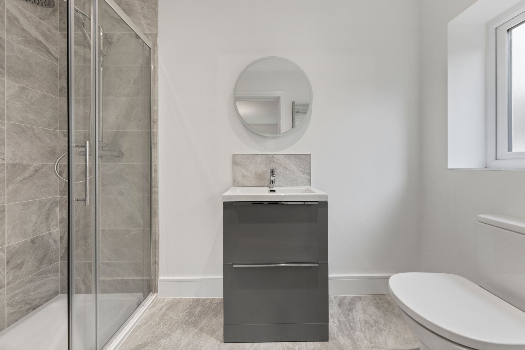 Church End, Hale Village, L24