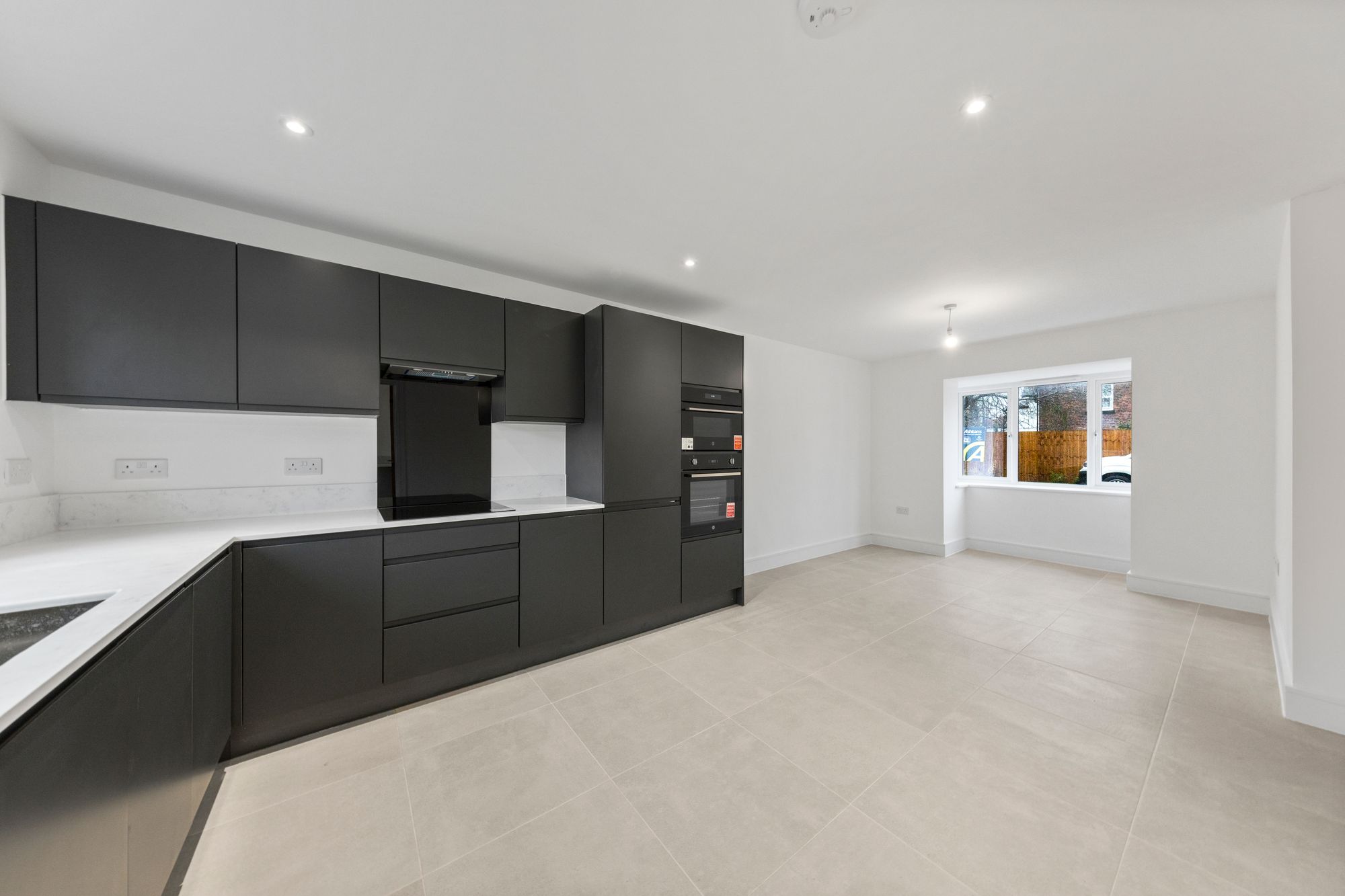 Halis Court, Hale Village, L24