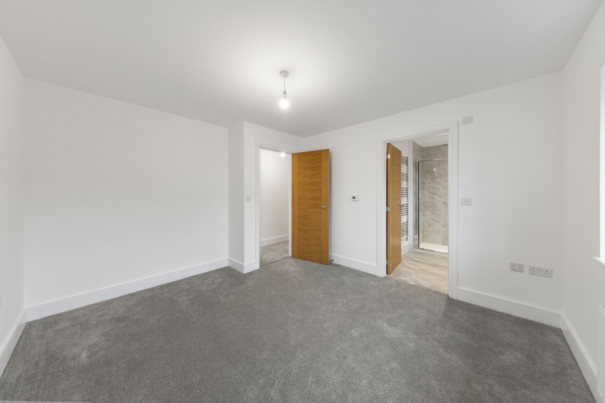 Halis Court, Hale Village, L24