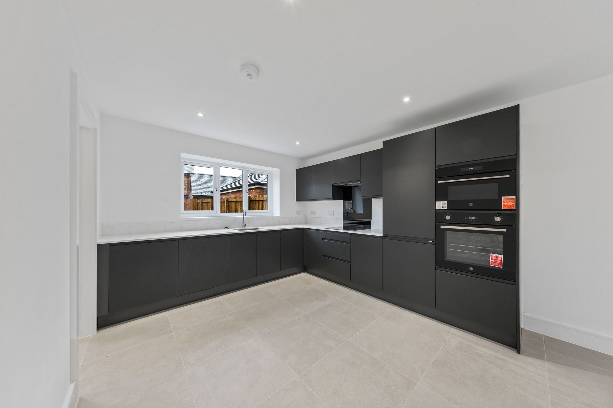 Halis Court, Hale Village, L24