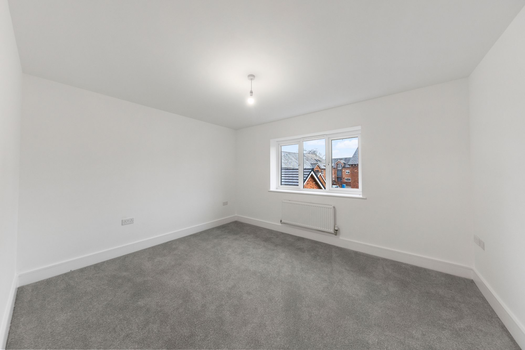 Halis Court, Hale Village, L24