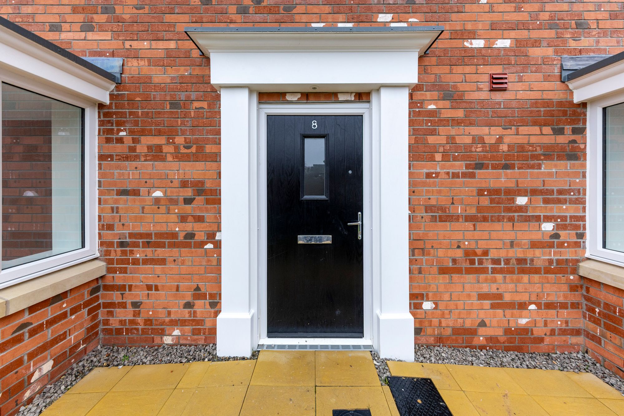 Halis Court, Hale Village, L24