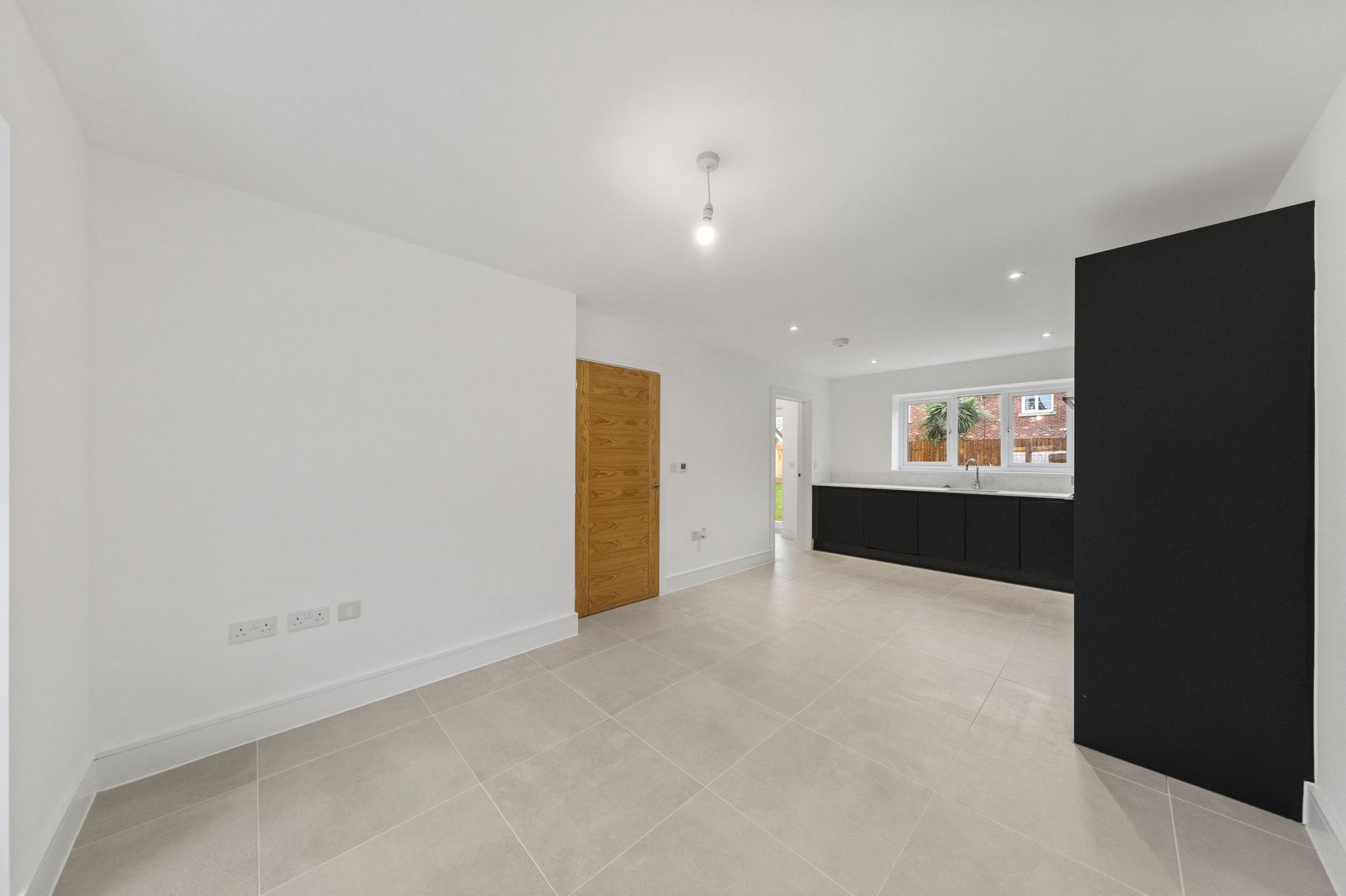 Halis Court, Hale Village, L24