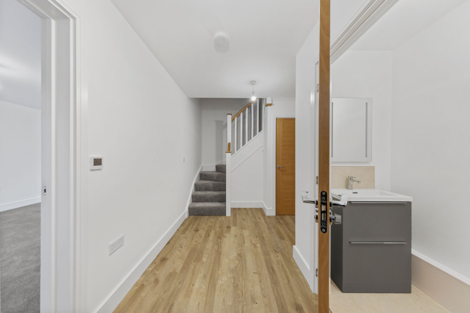 Halis Court, Hale Village, L24