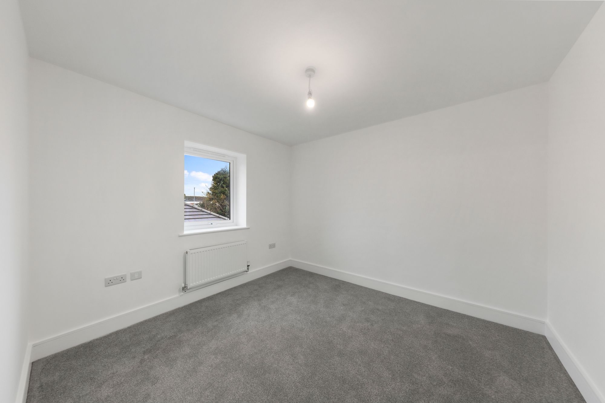 Halis Court, Hale Village, L24