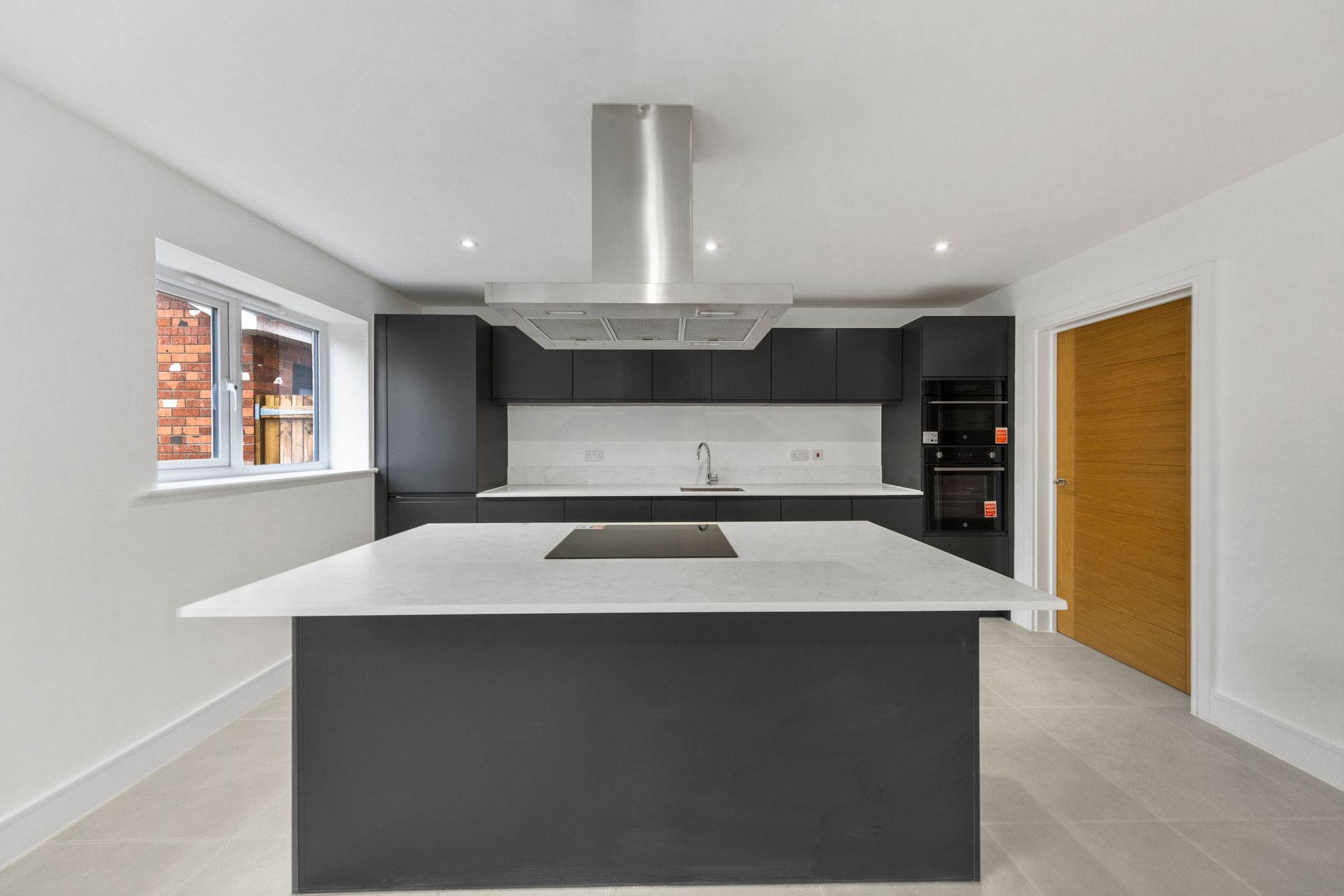 Halis Court, Hale Village, L24