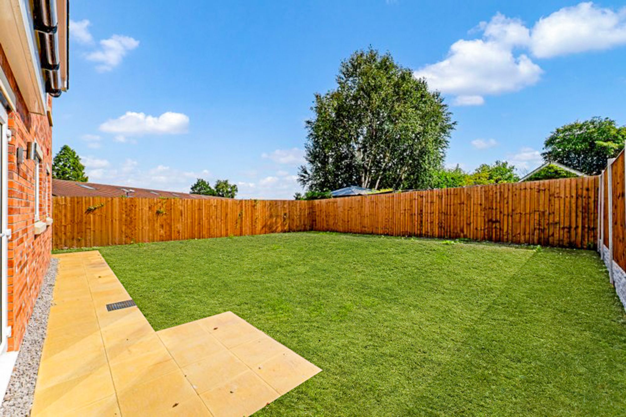 Halis Court, Hale Village, L24