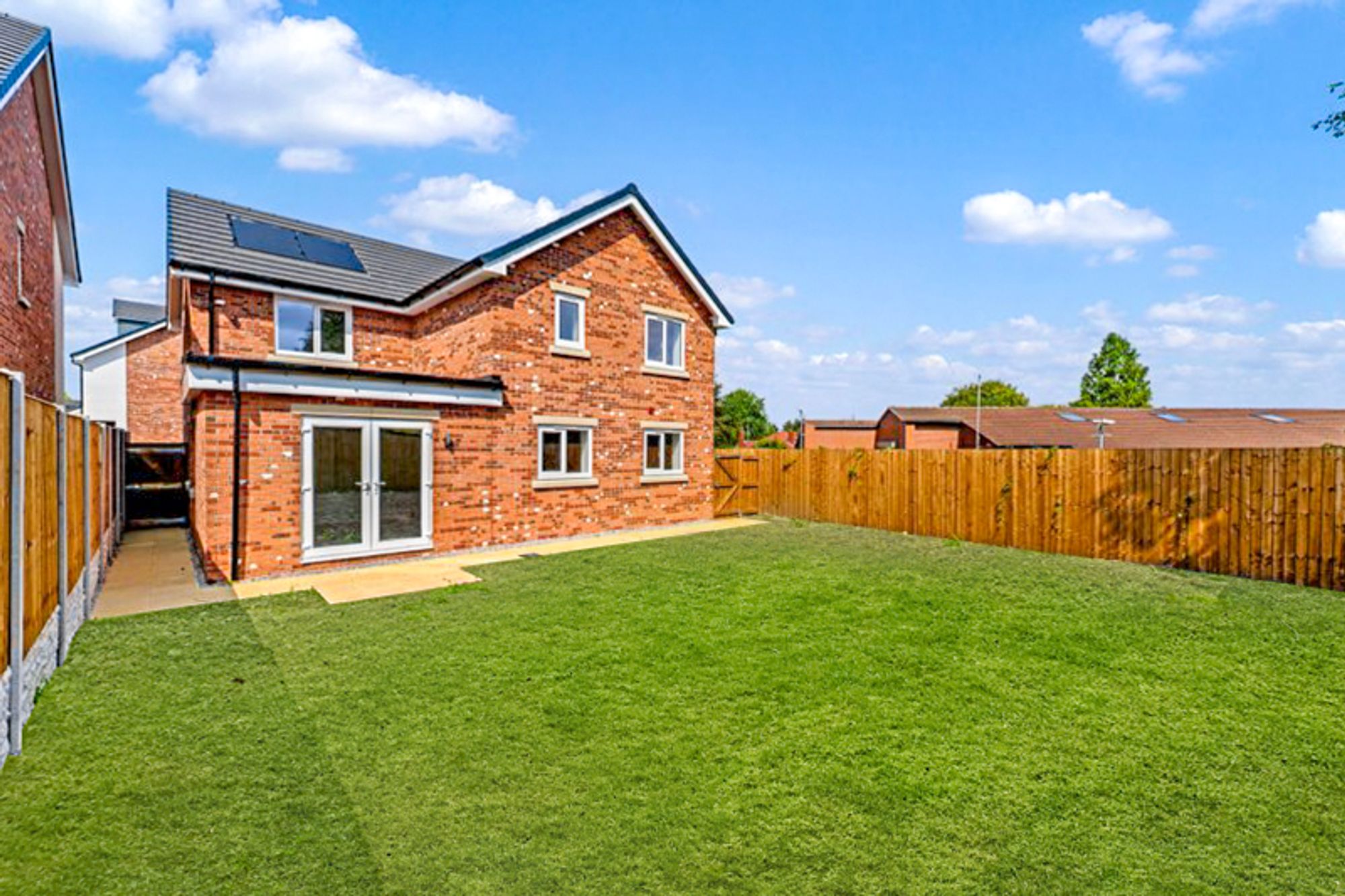 Halis Court, Hale Village, L24