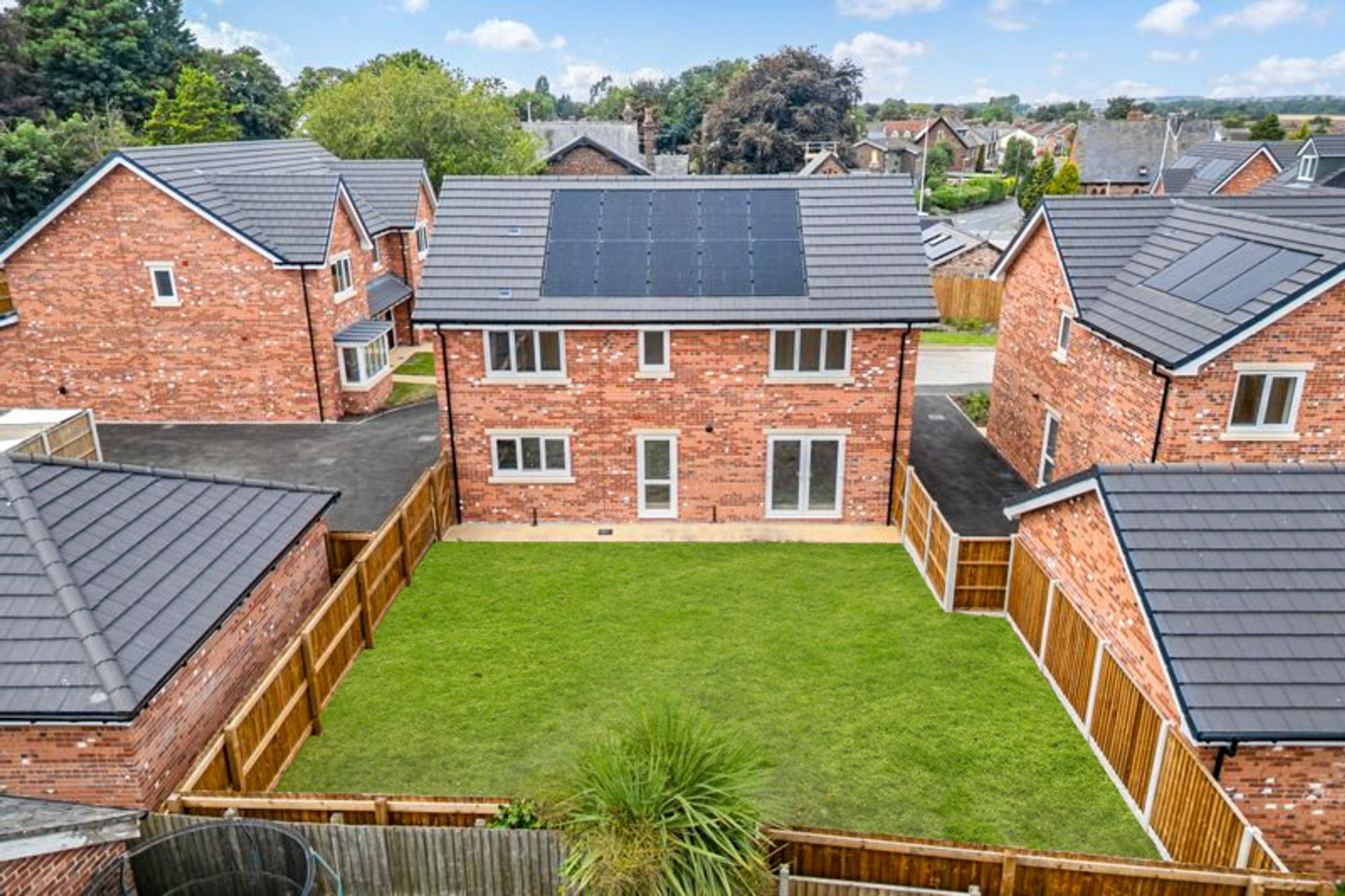 Halis Court, Hale Village, L24