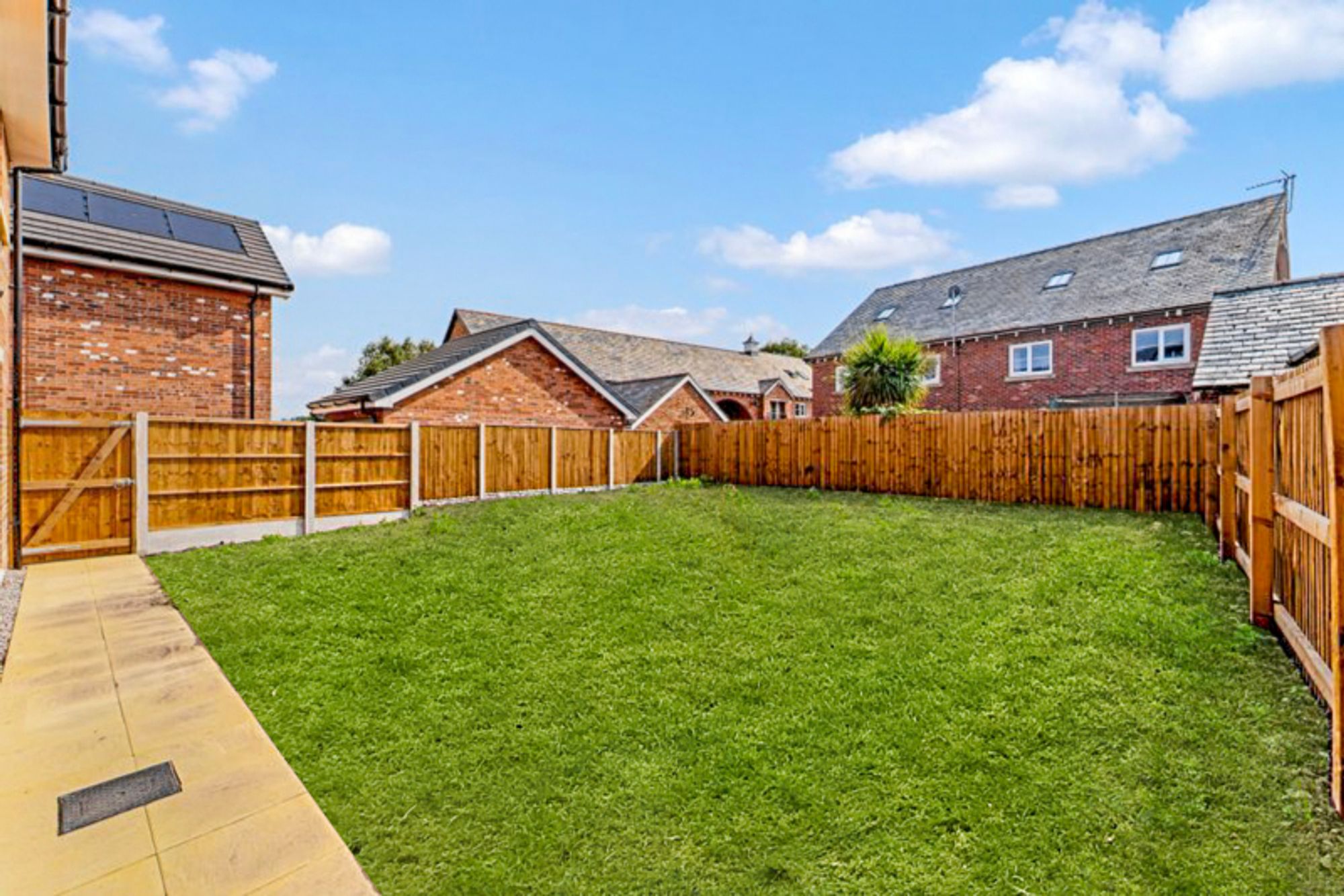 Halis Court, Hale Village, L24