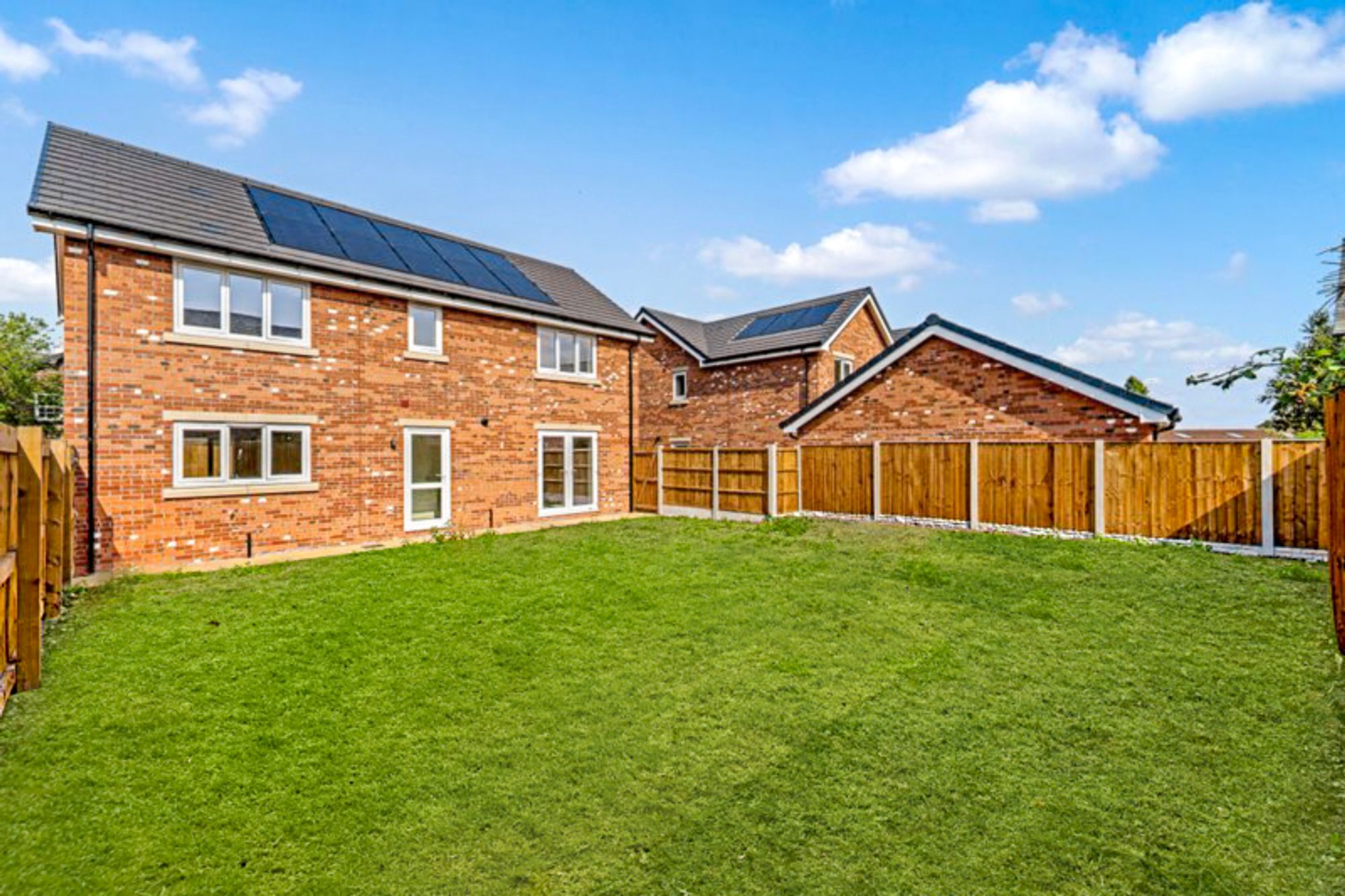 Halis Court, Hale Village, L24