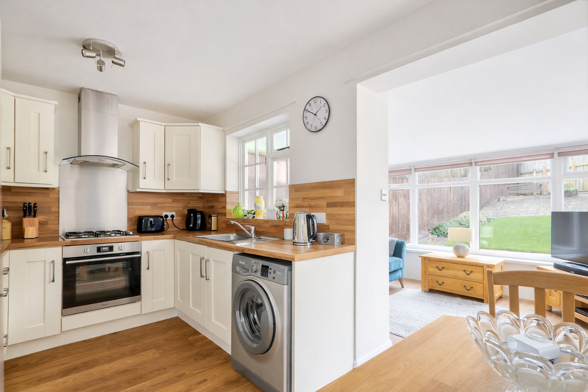 9a32f735-14e9-4162-8215-1a2a4aa10880