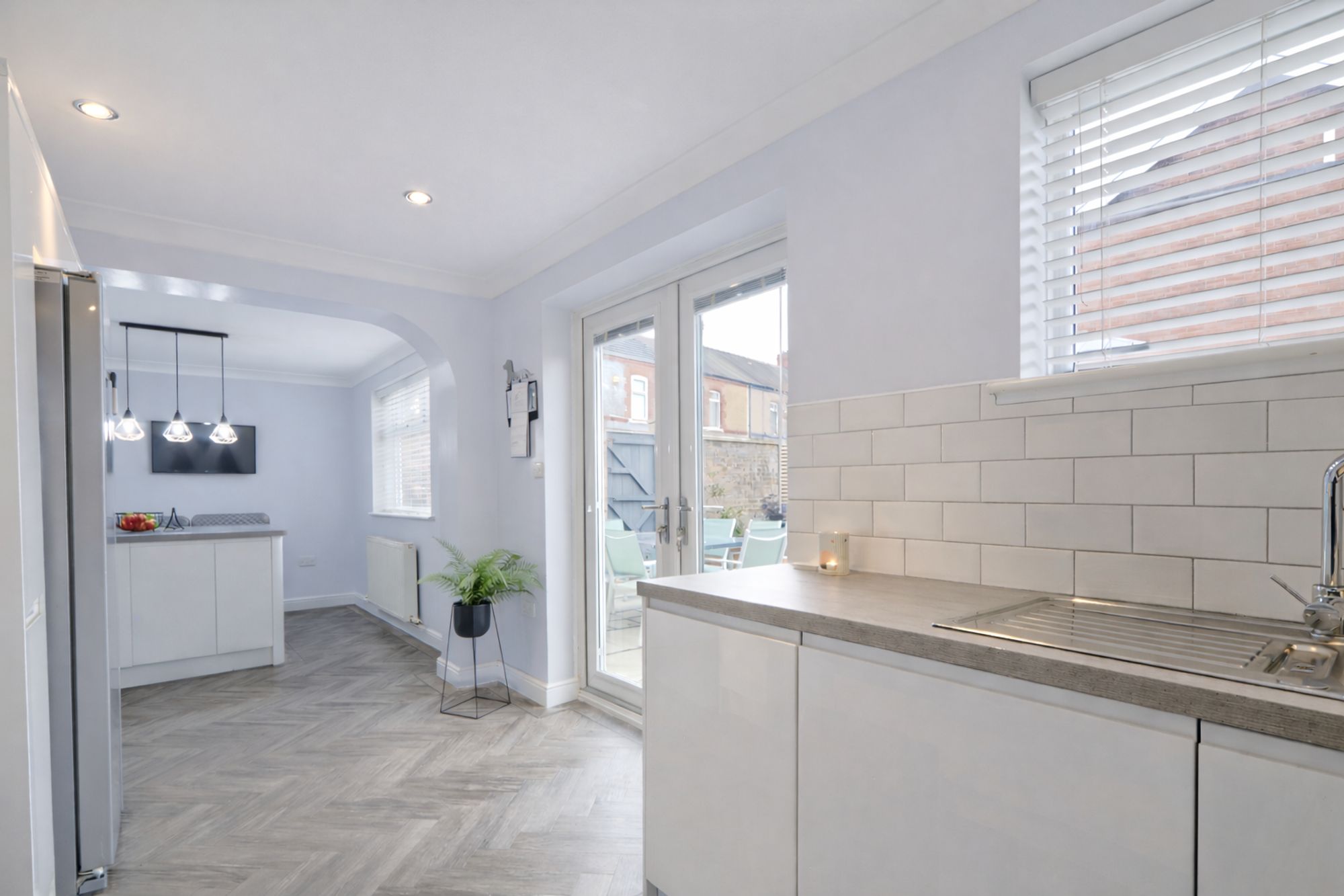 298c4669-ea92-40ad-9fd1-6cf82d6e7900