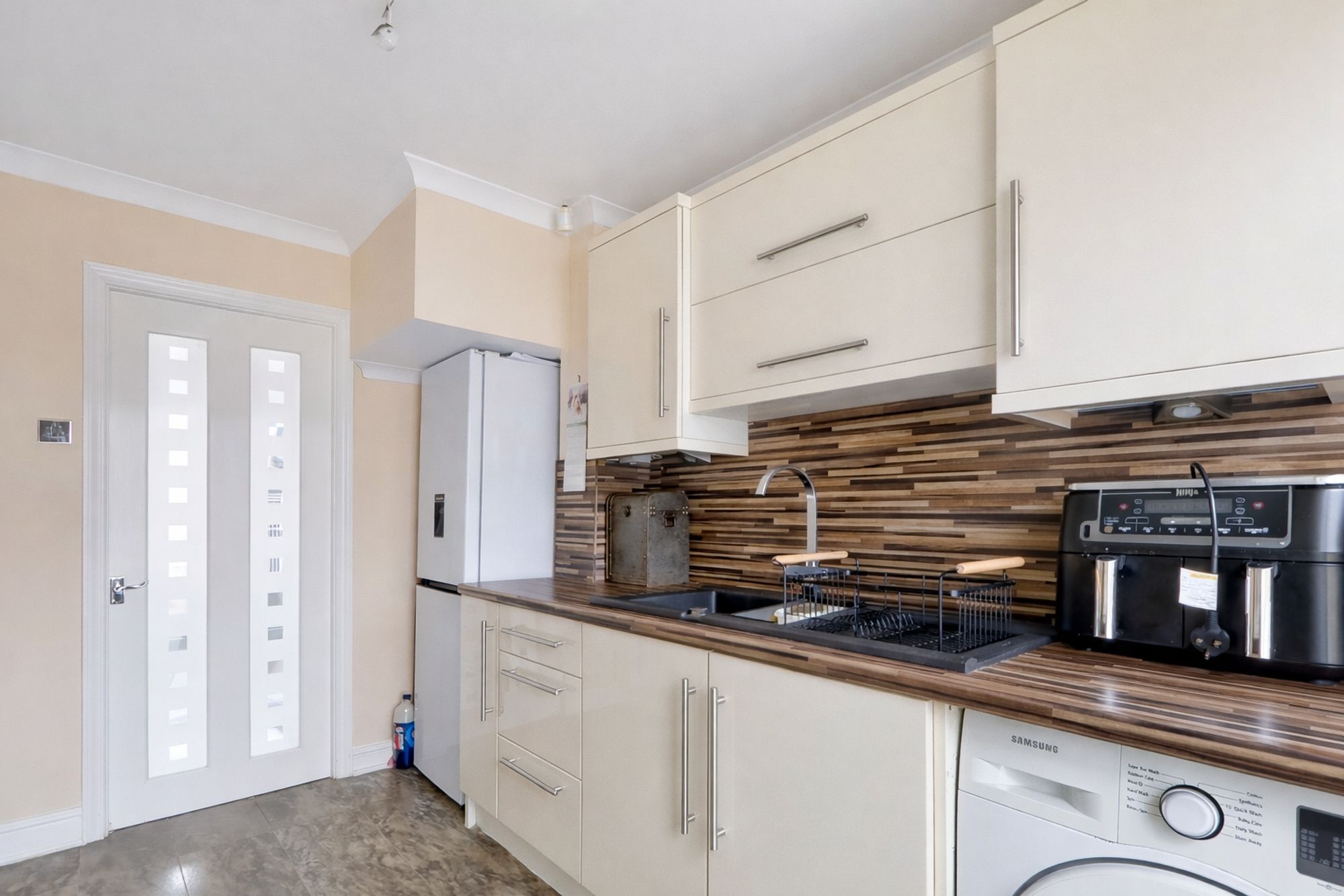 1b2eeda0-a3dc-42b8-918f-2191df622707