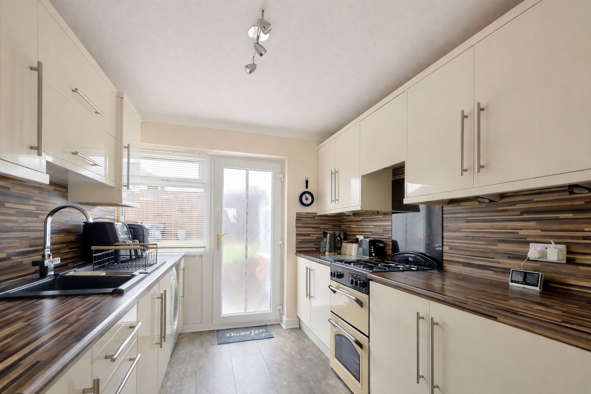 67477488-f4de-4867-8fbc-8de32b07f4de