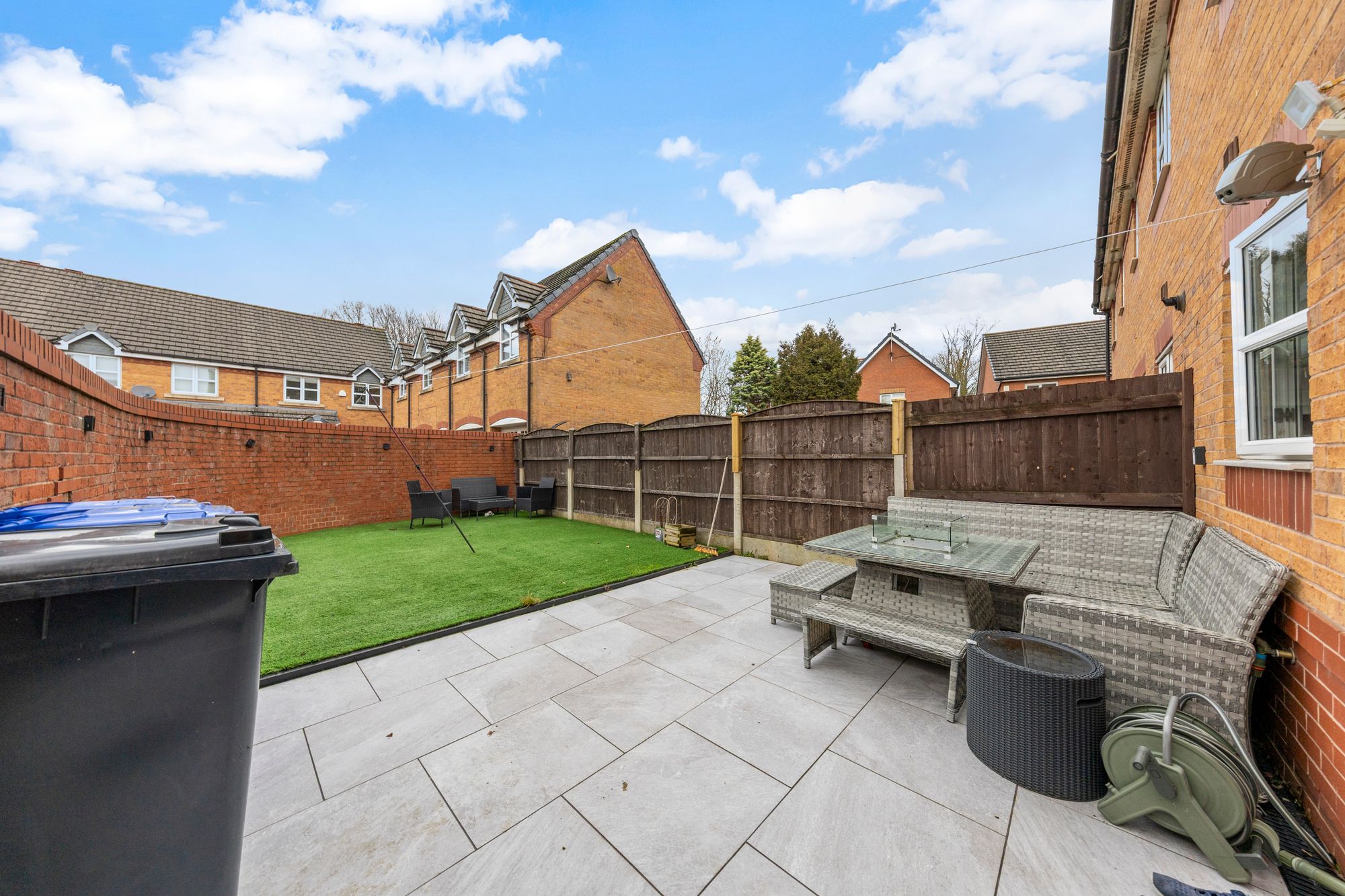 Houston Gardens, Great Sankey, WA5