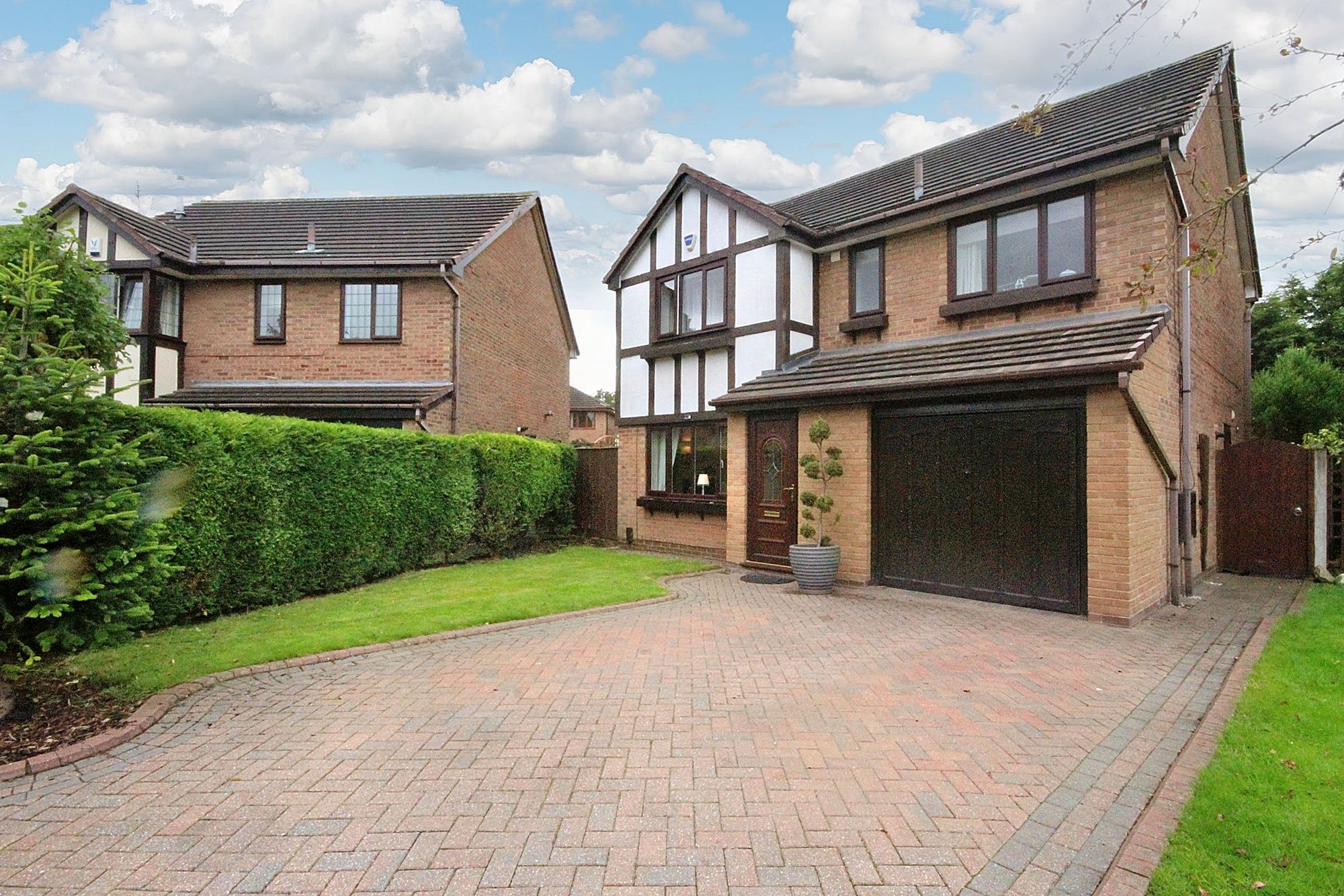 Peterstone Close, Callands, WA5