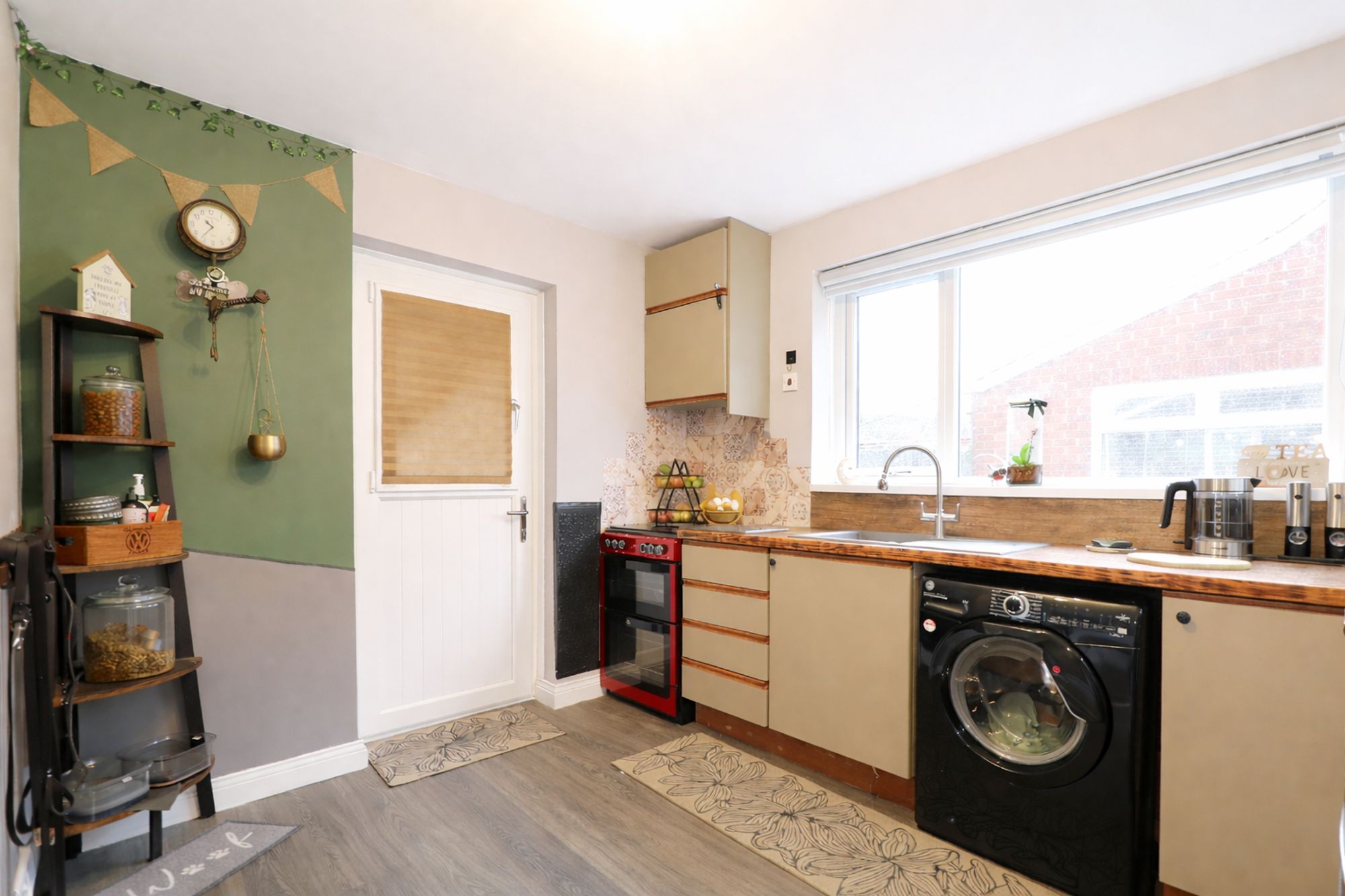 00aa5511-79d0-4640-abc6-eb285d503fb3