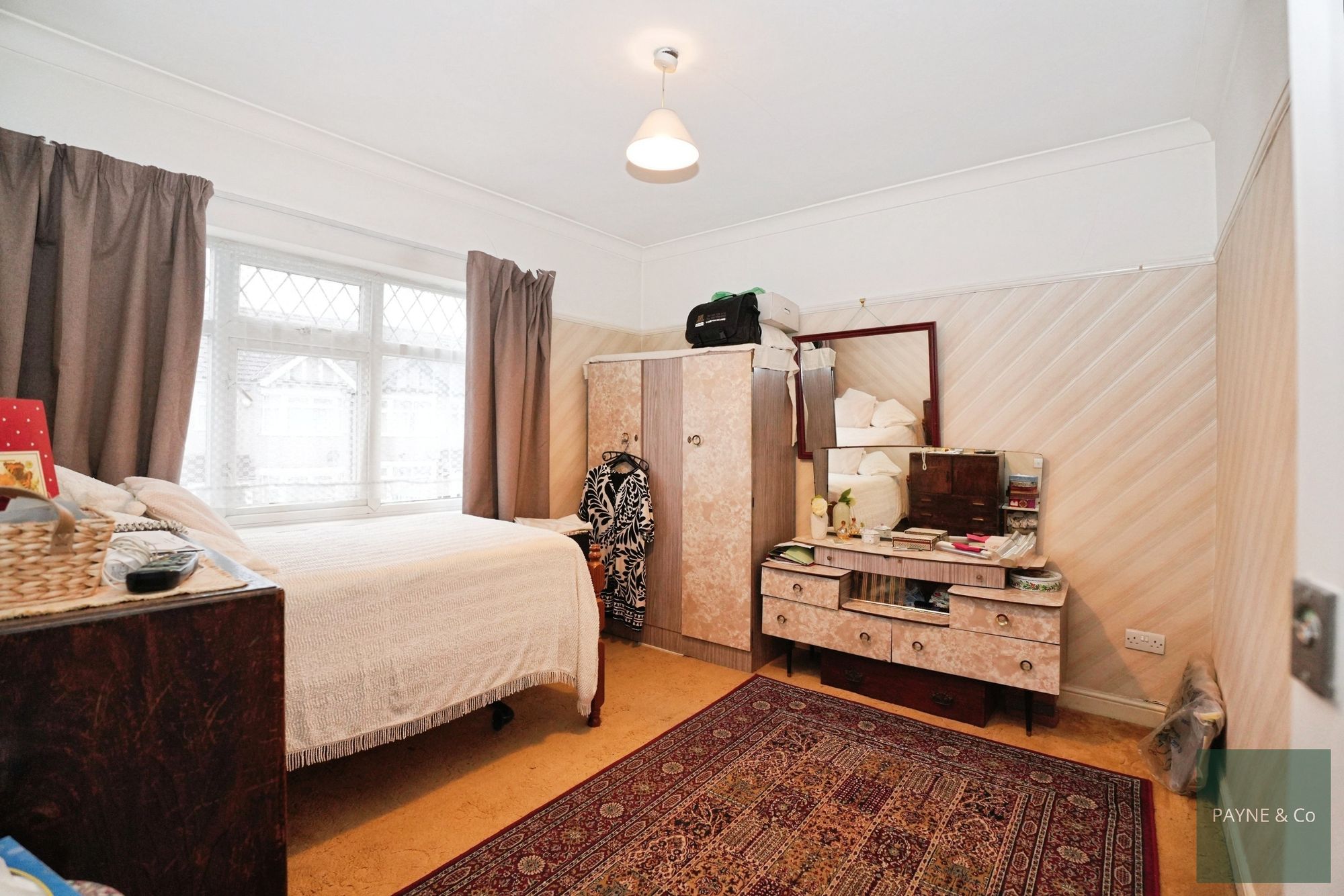 4 Bed, 3 Bath Property For Sale in Brook Road, Ilford, IG2 7EY
