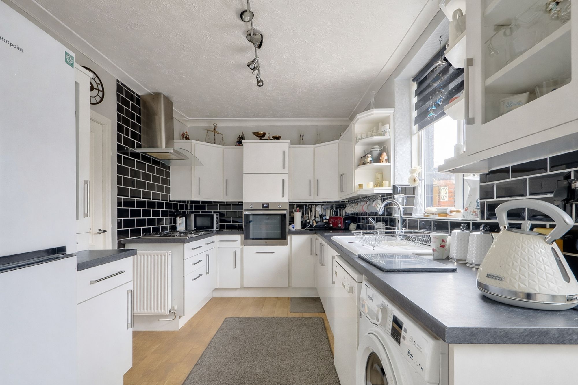 c006bb2e-77c9-4505-8371-8f4d8661a4b0