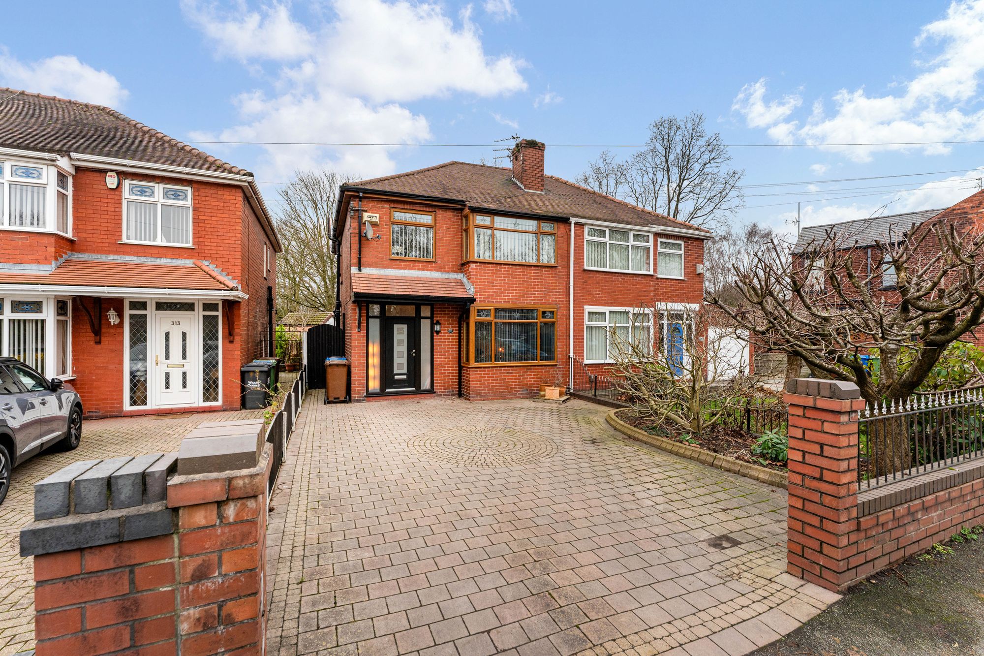 Manchester Road, Leigh, WN7