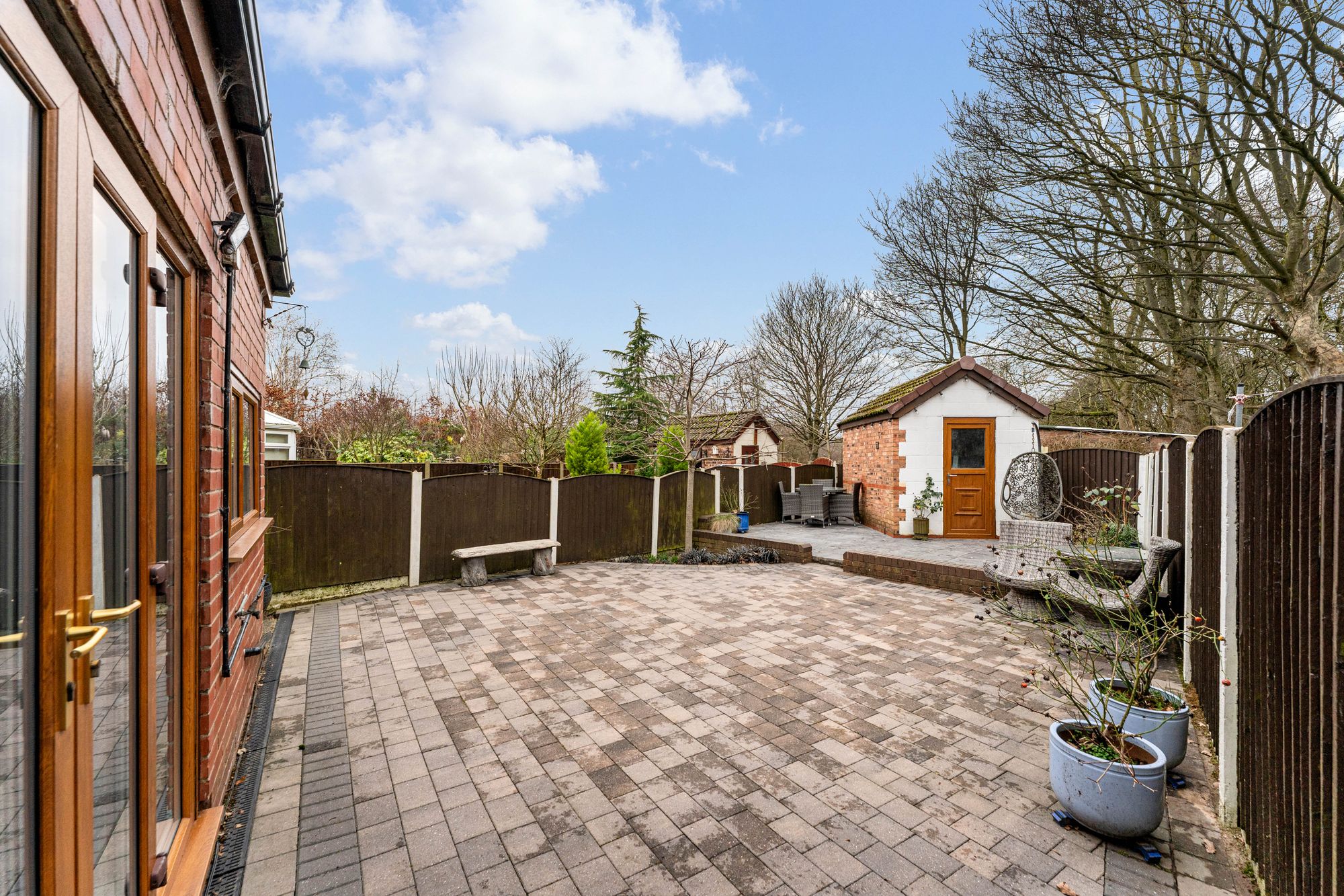 Manchester Road, Leigh, WN7