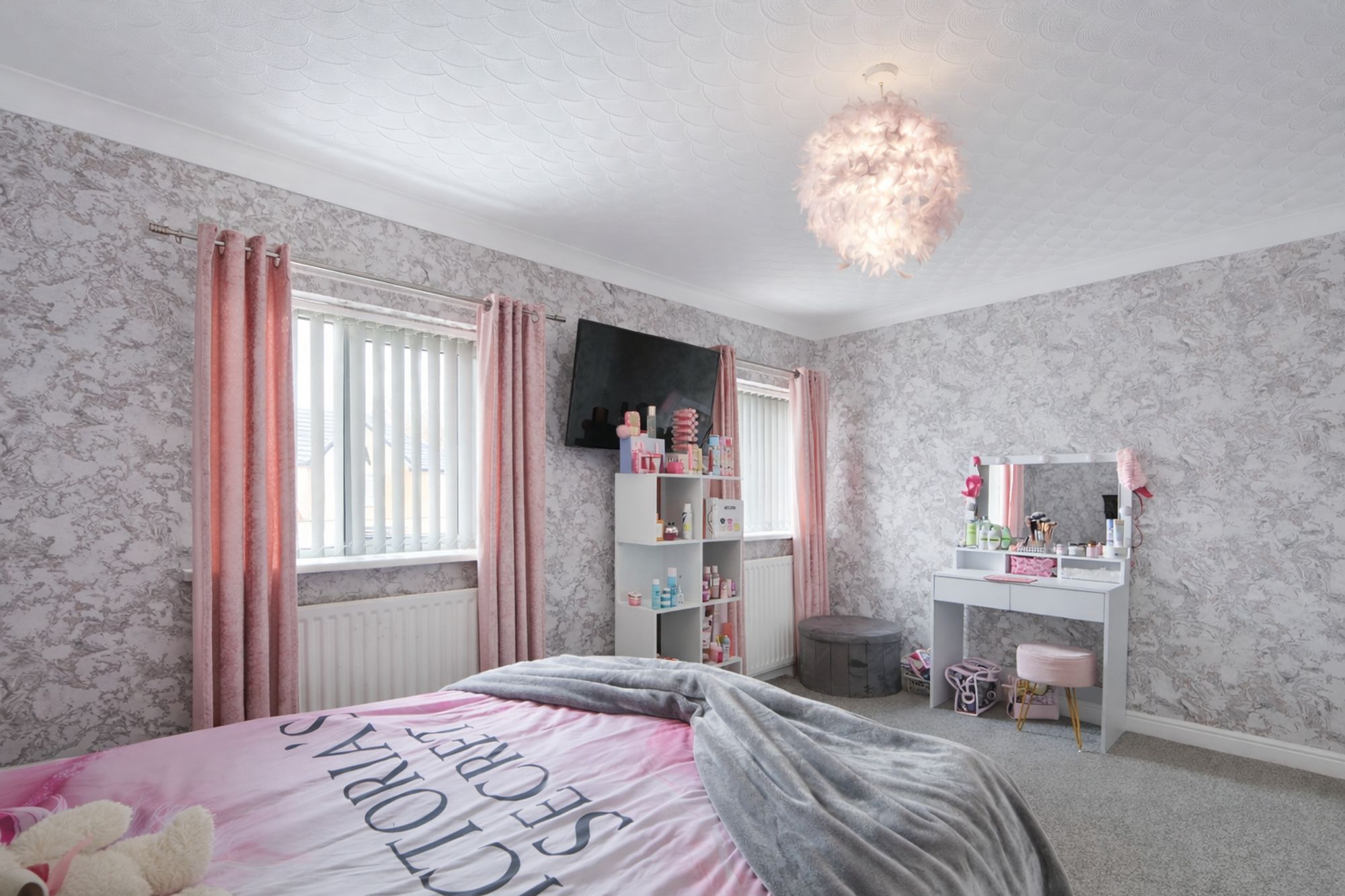 719ebd04-5d2e-465d-976f-4a13b4b722f8