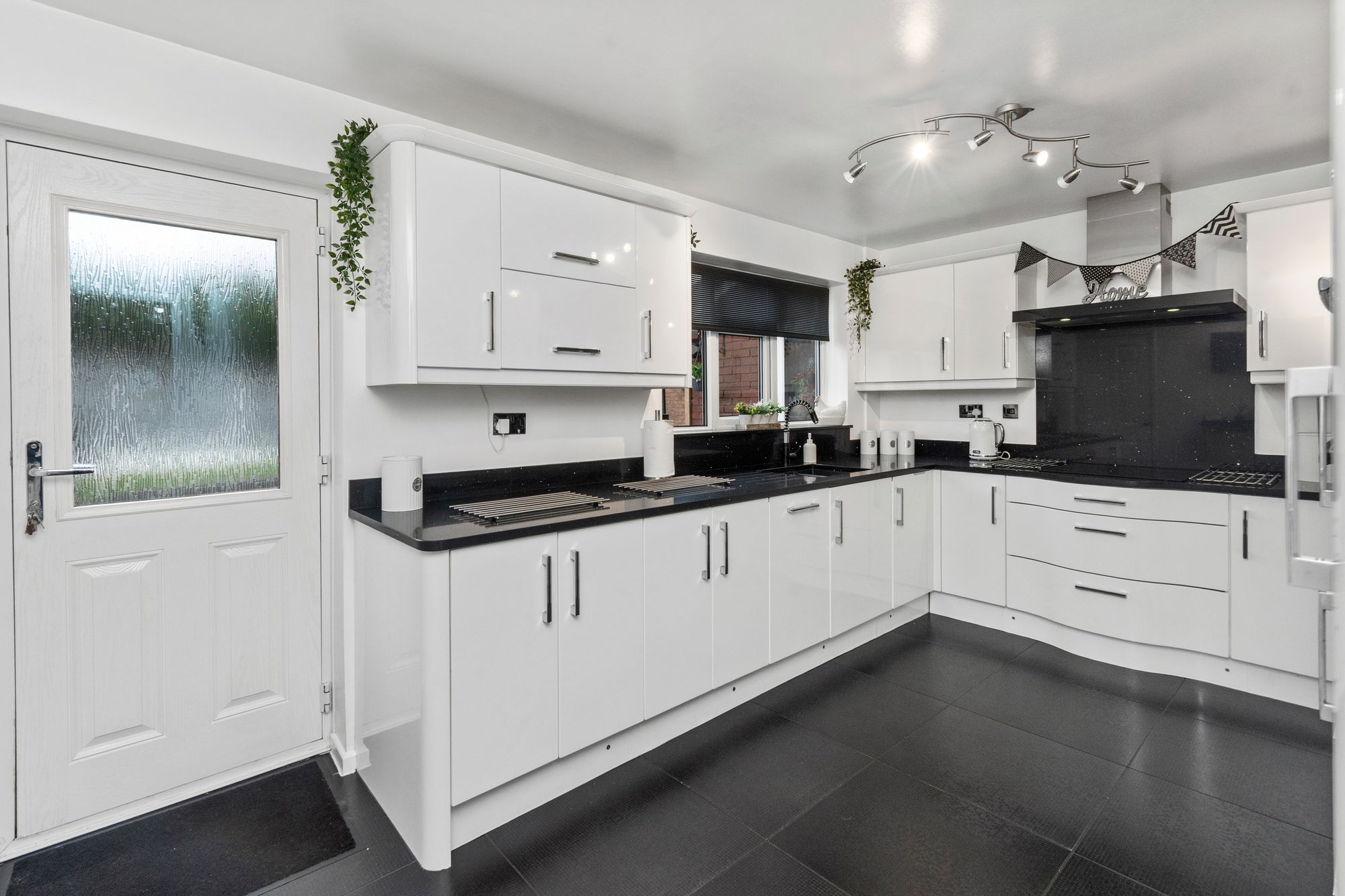 Gairloch Close, Fearnhead, WA2