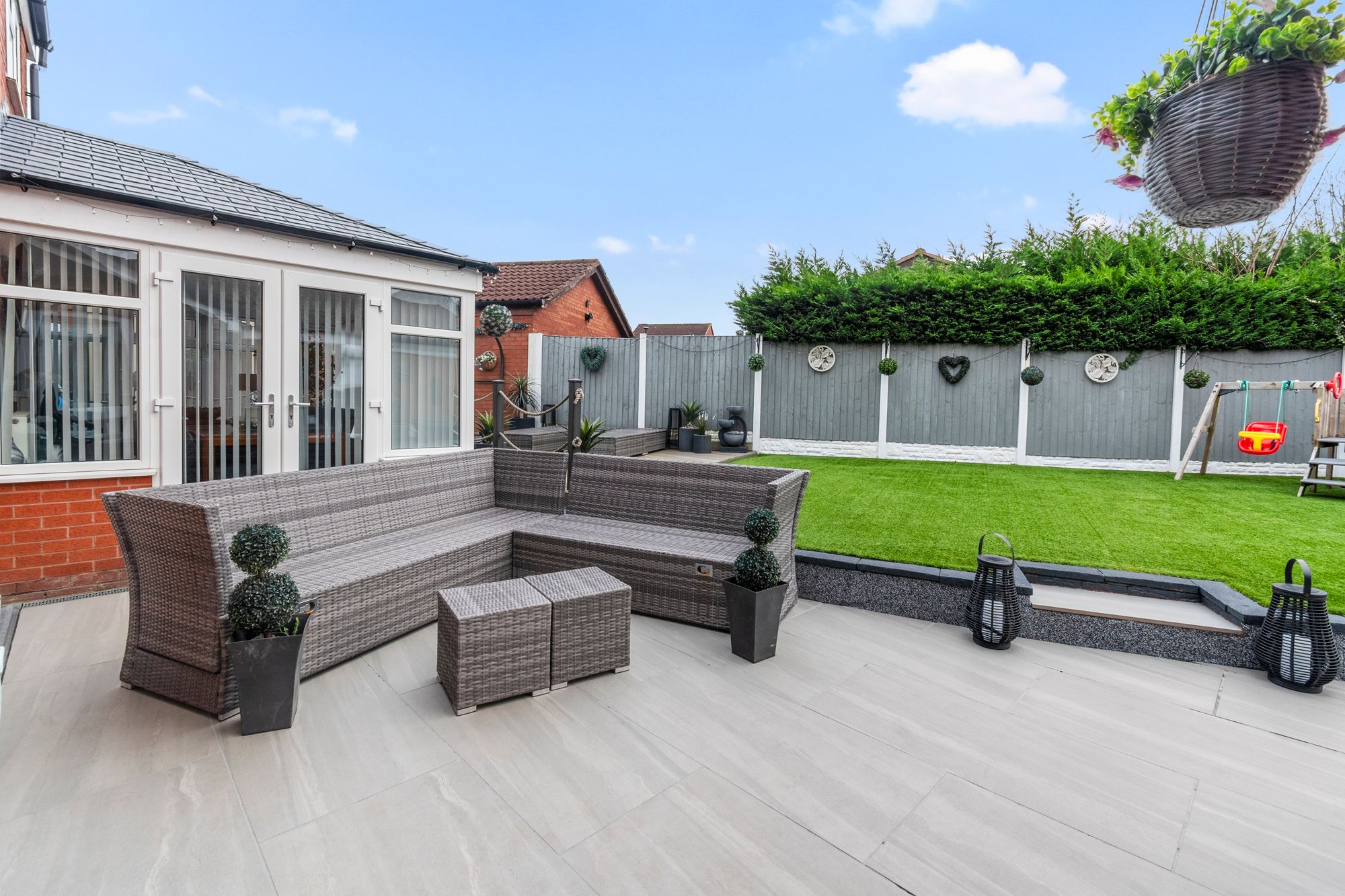 Gairloch Close, Fearnhead, WA2