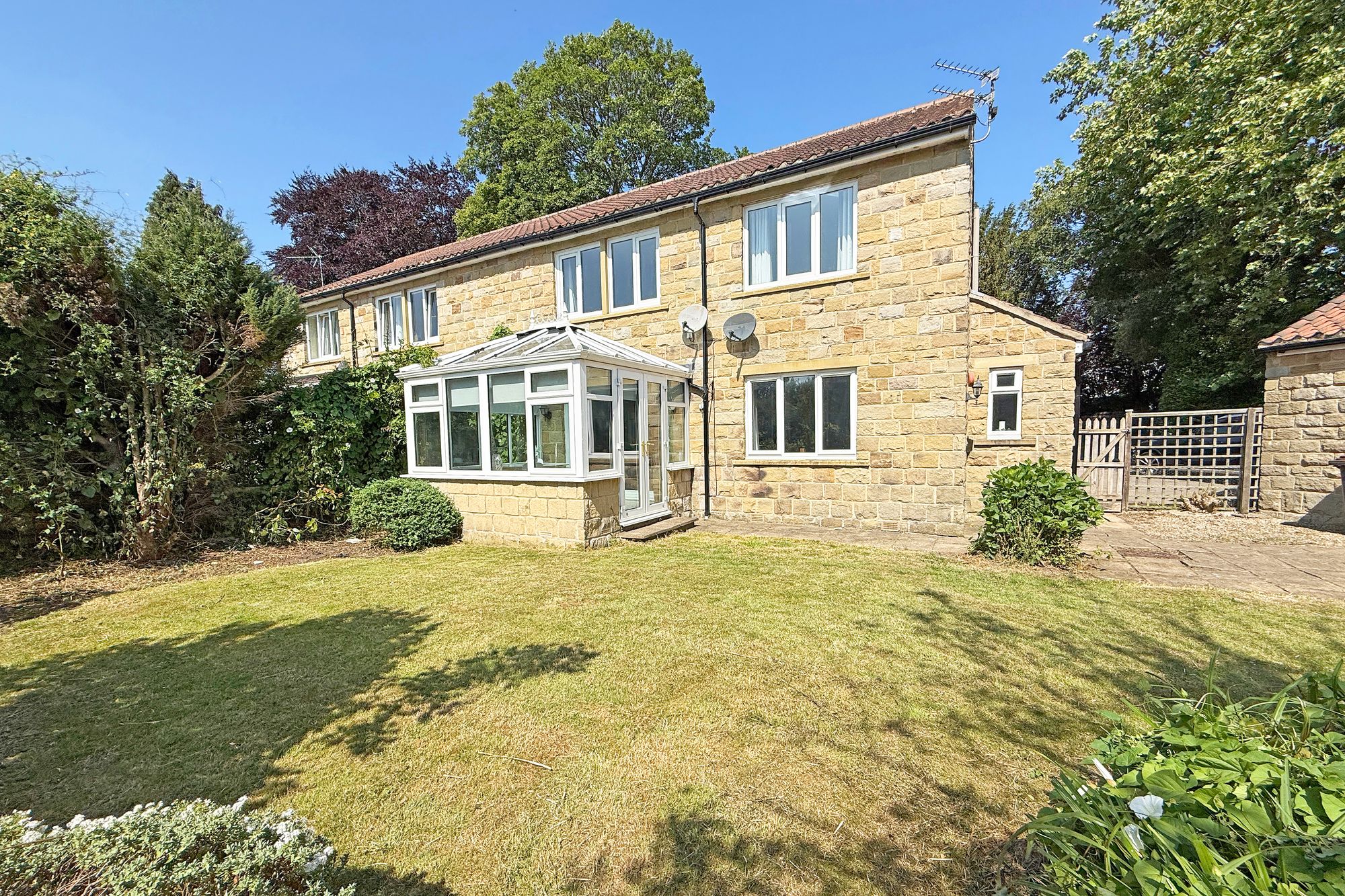 Farnham, Woodlands, HG5