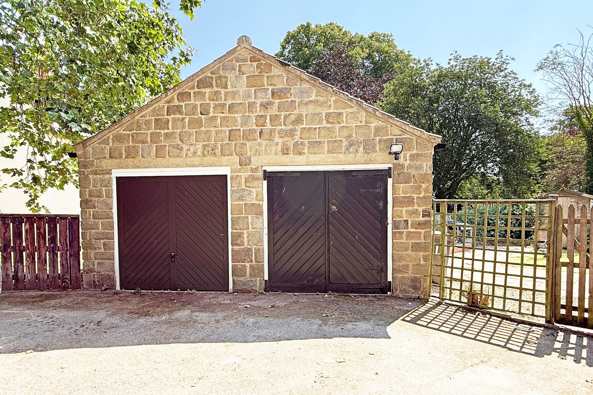 Farnham, Woodlands, HG5