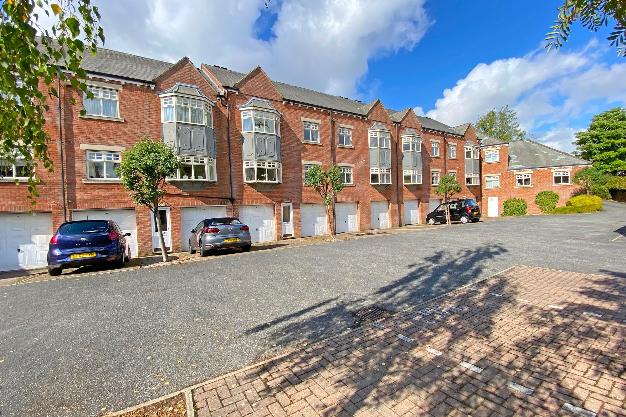 Leeds Road, Harrogate, HG2