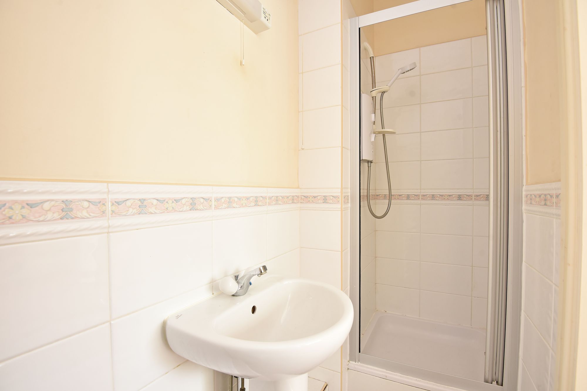 Leeds Road, Harrogate, HG2