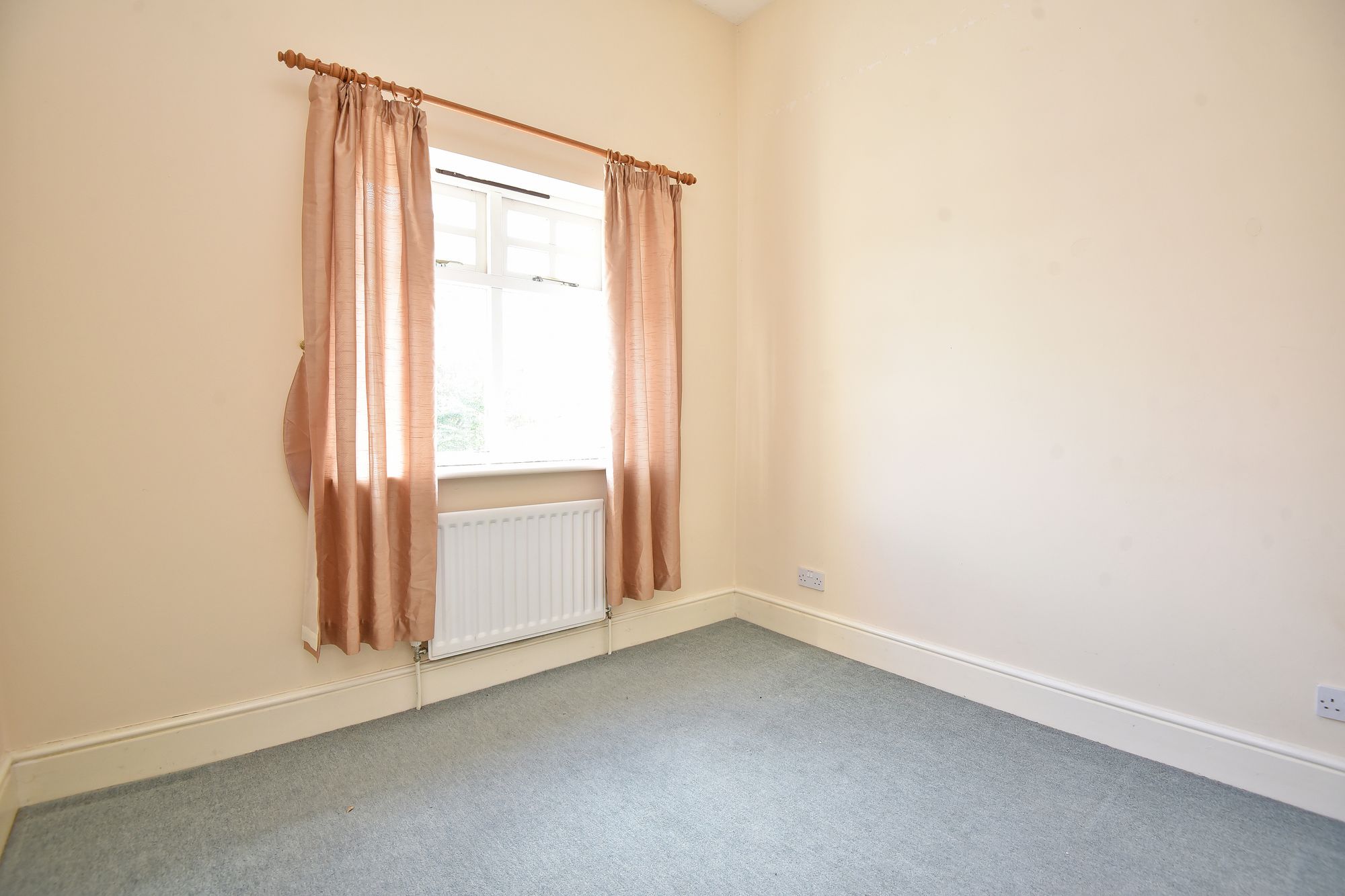 Leeds Road, Harrogate, HG2
