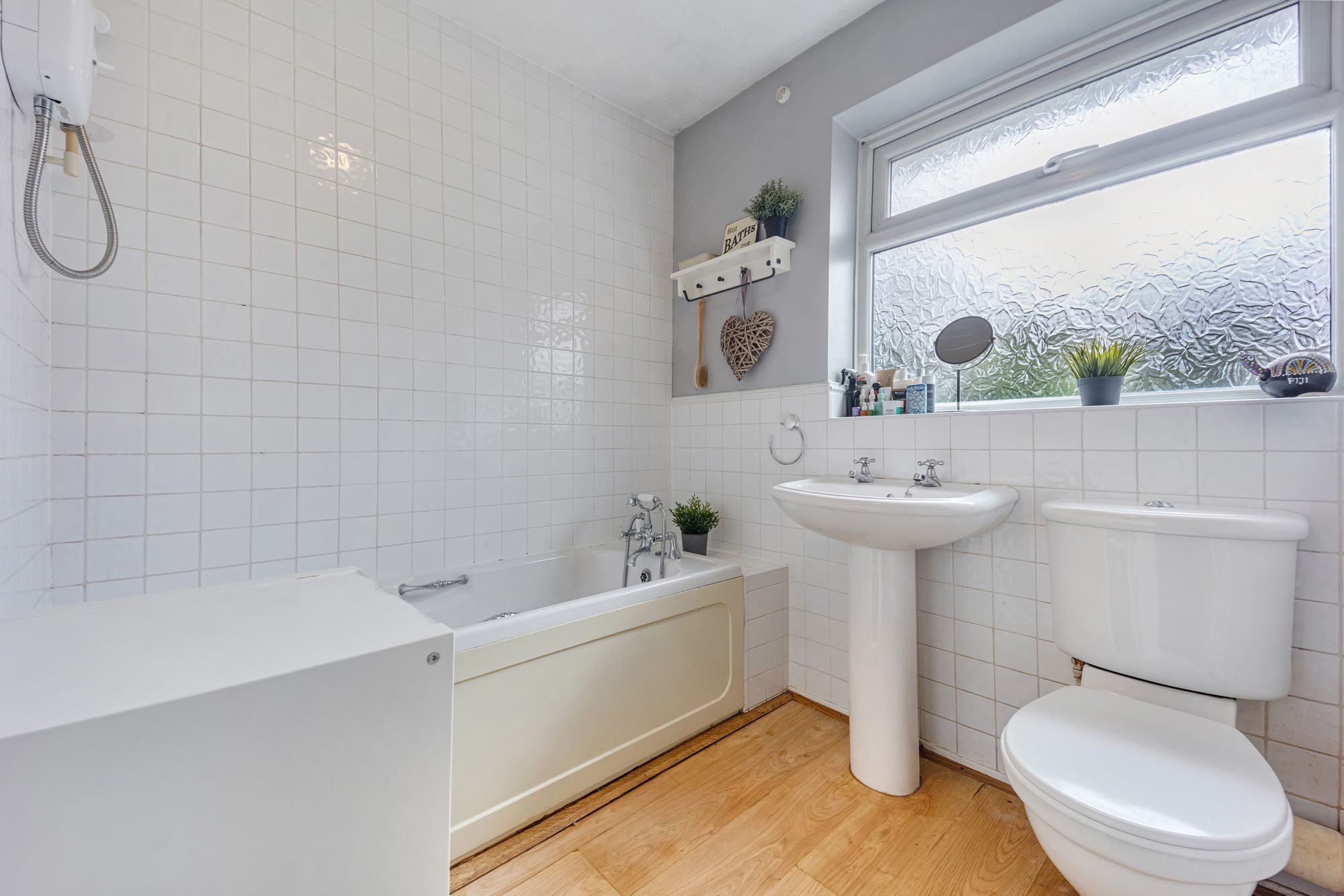 The Parchments, Newton-Le-Willows