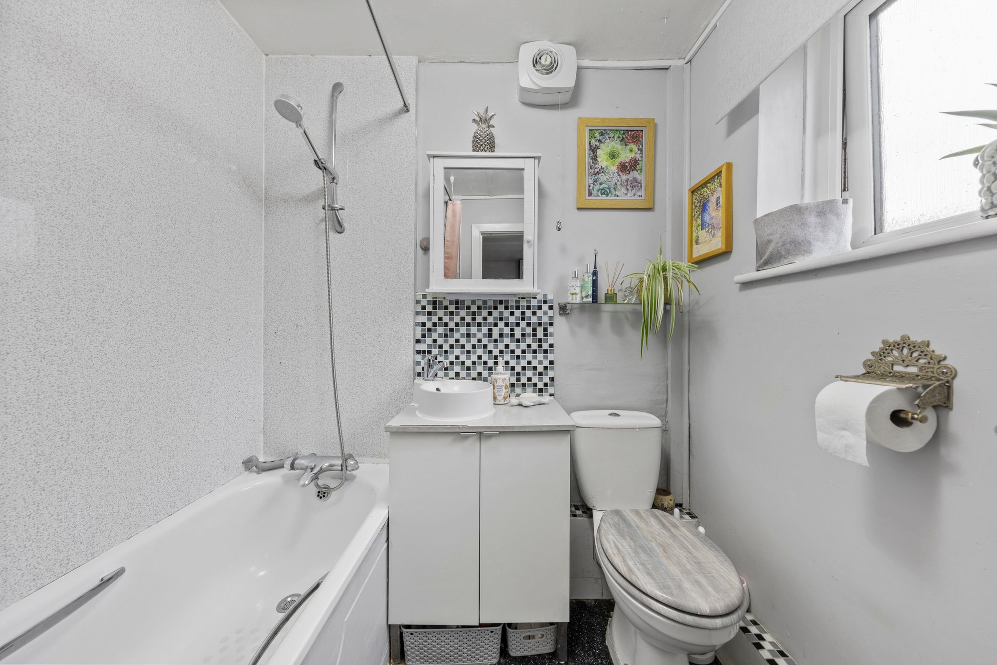 Allen Avenue, Culcheth, WA3