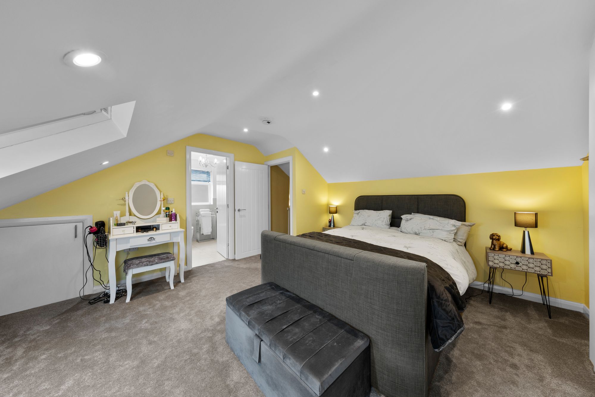 Rozel Crescent, Warrington