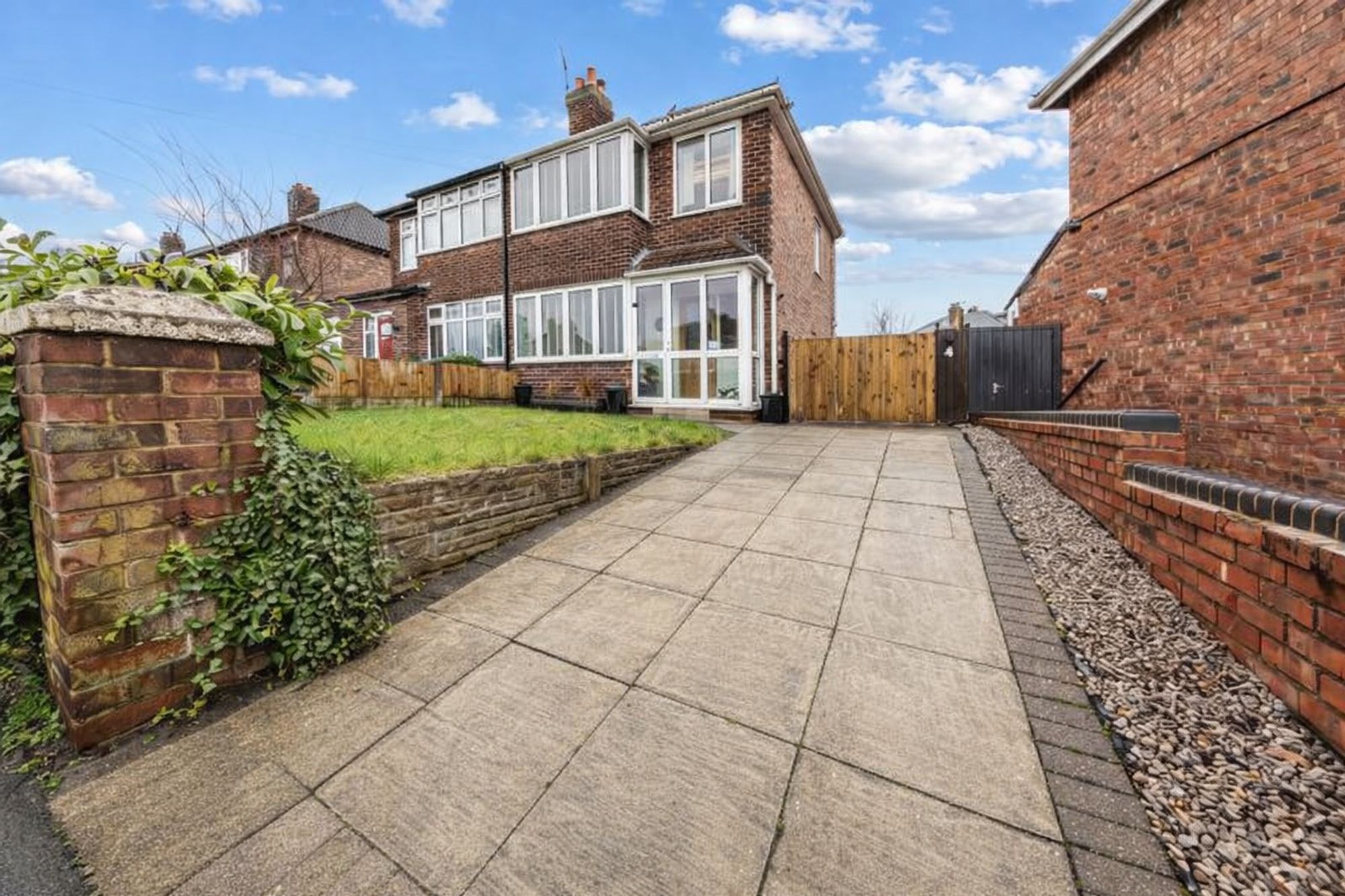 Bernard Avenue, Appleton, WA4