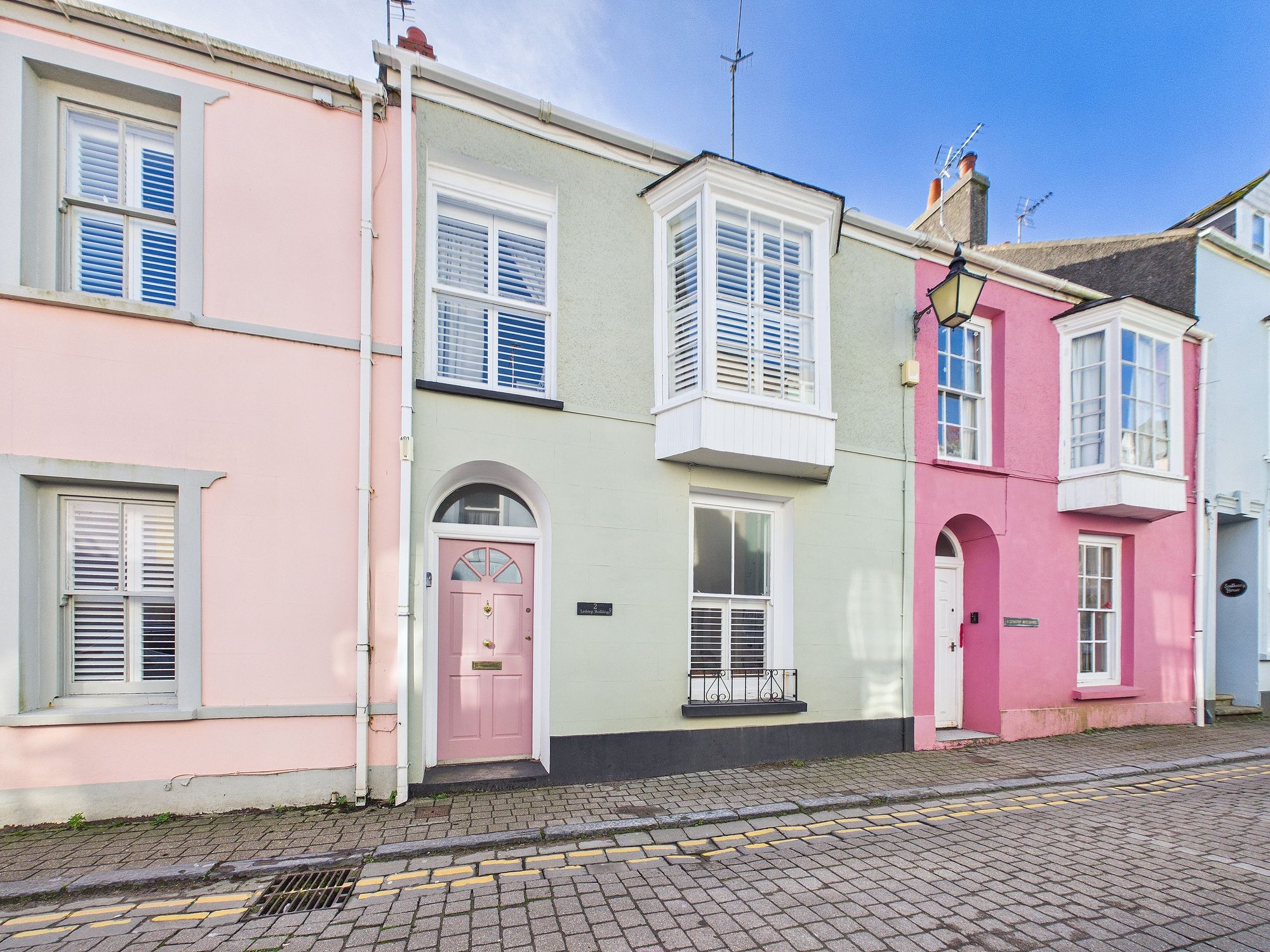 Lower Frog Street, Tenby, SA70